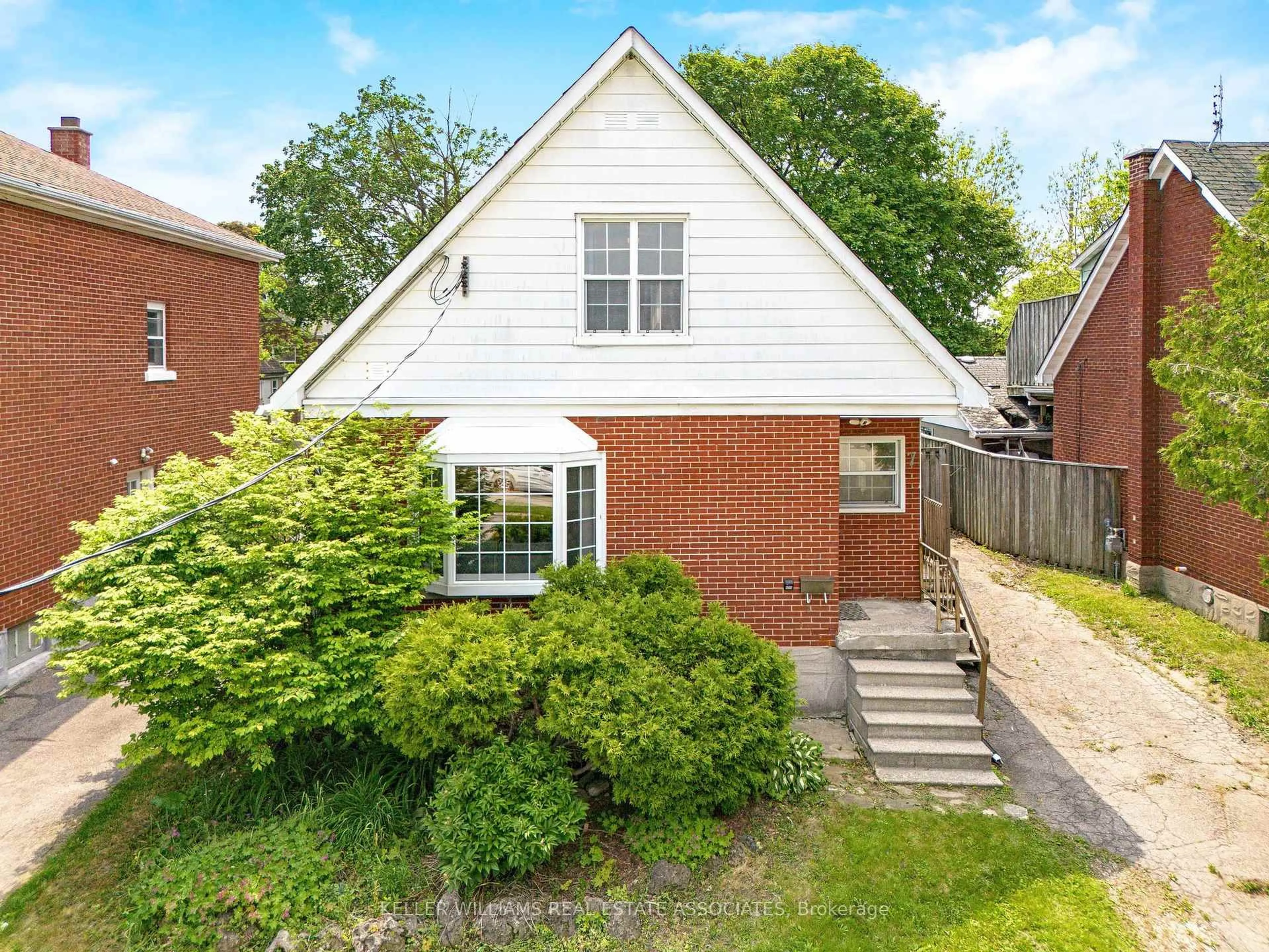Home with brick exterior material, street for 7 Indiana St, Kitchener Ontario N2H 2A4