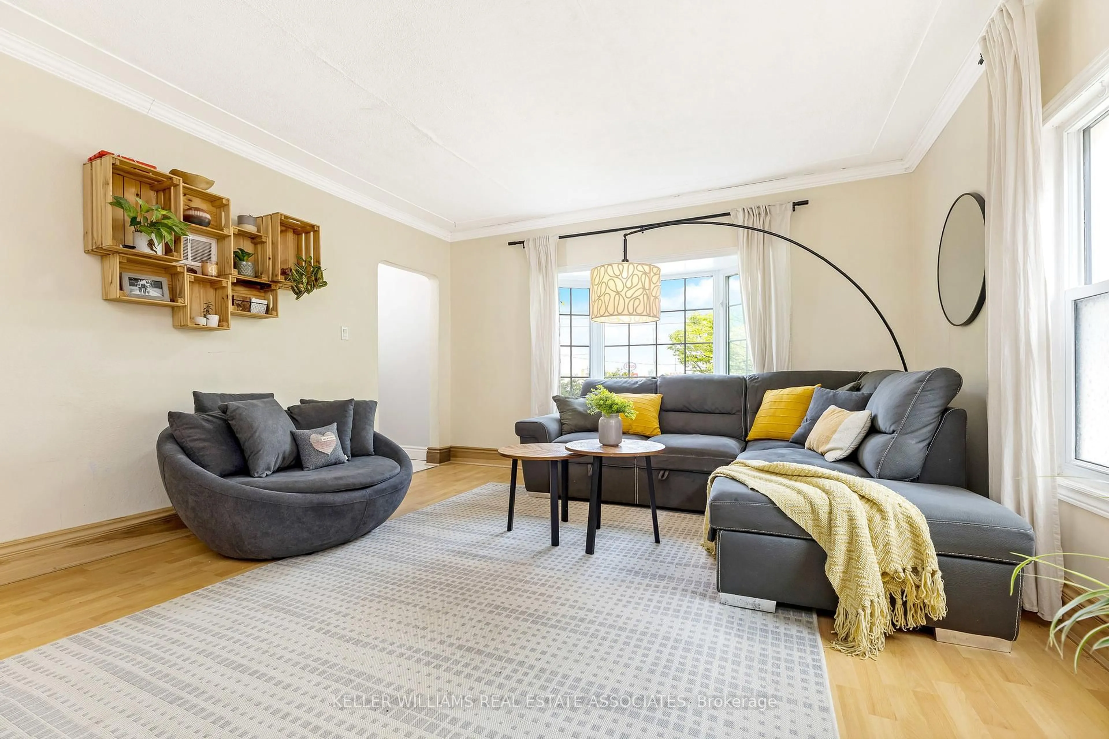 Living room with furniture, unknown for 7 Indiana St, Kitchener Ontario N2H 2A4