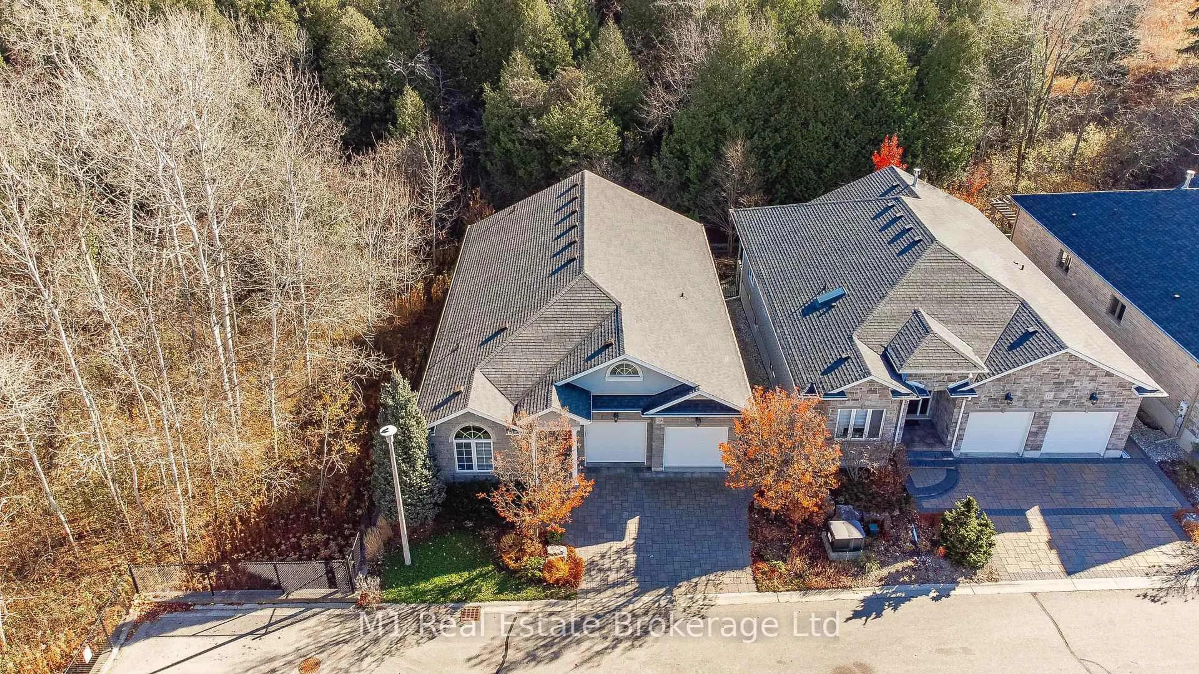 A pic from outside/outdoor area/front of a property/back of a property/a pic from drone, unknown for 15 Valley Rd #19, Guelph Ontario N1L 0H3