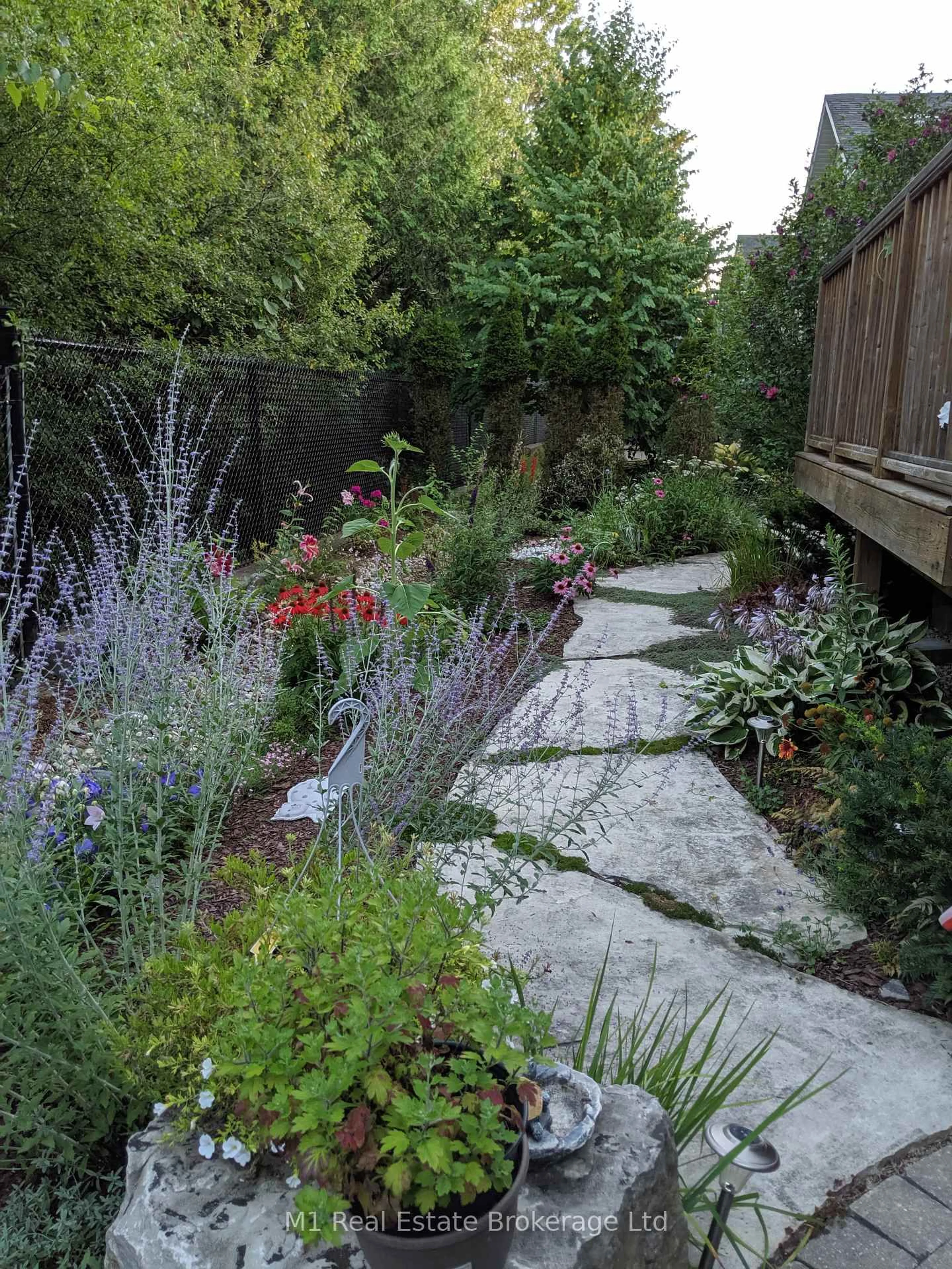Patio, street for 15 Valley Rd #19, Guelph Ontario N1L 0H3