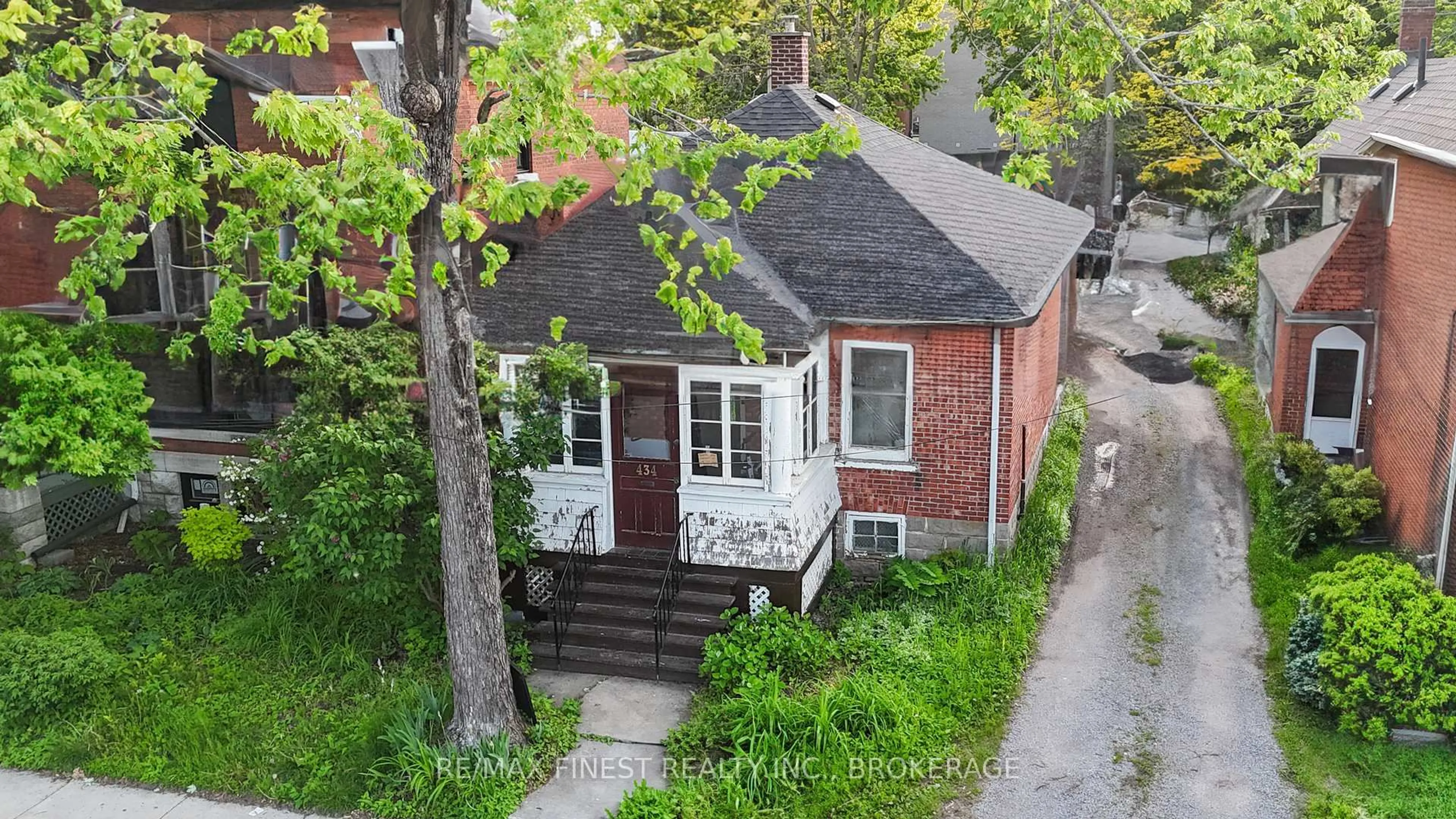 A pic from outside/outdoor area/front of a property/back of a property/a pic from drone, street for 434 Alfred St, Kingston Ontario K7K 4H9