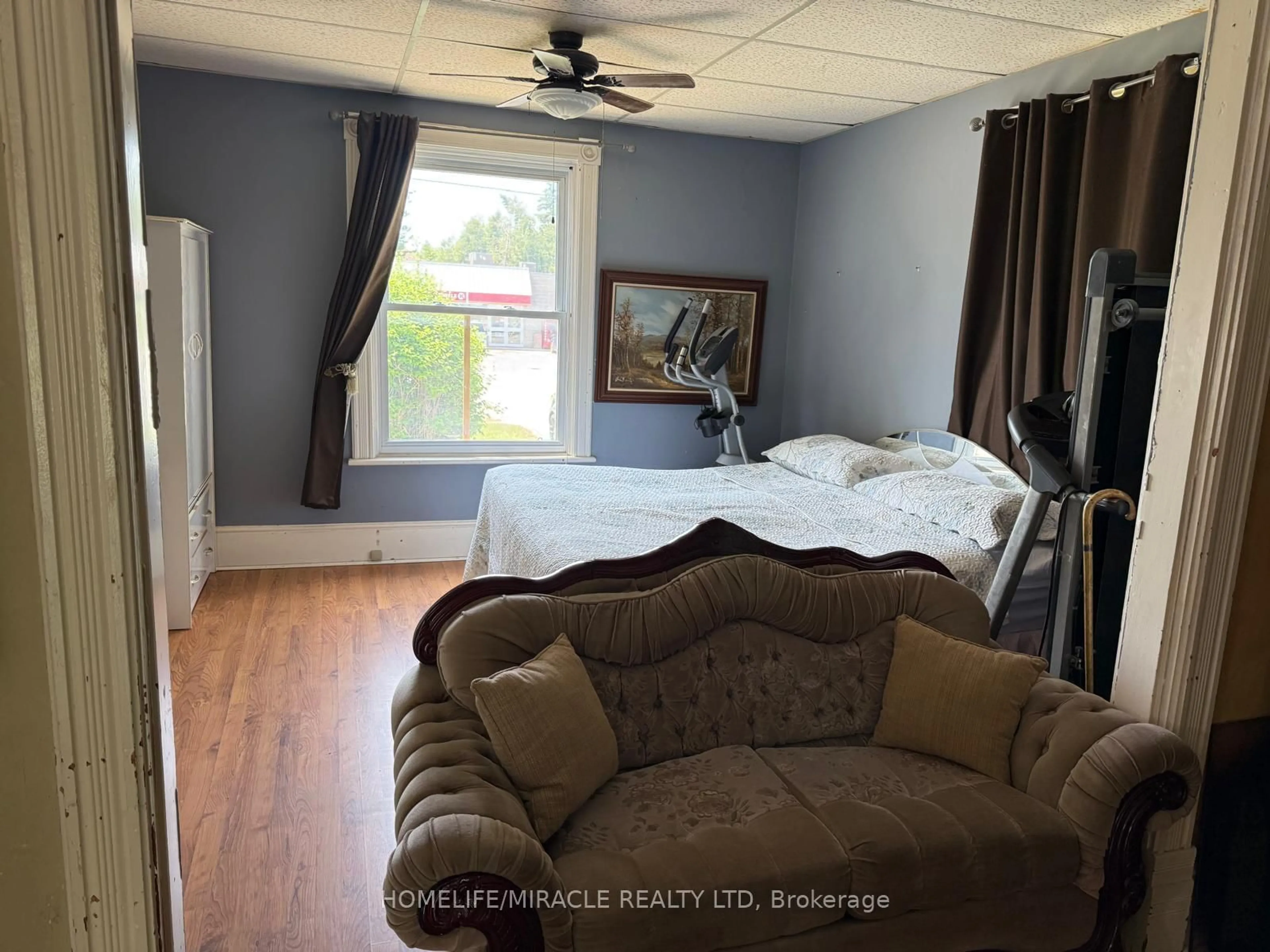 A pic of a room for 108 Lindsay St, Kawartha Lakes Ontario K9V 2M6