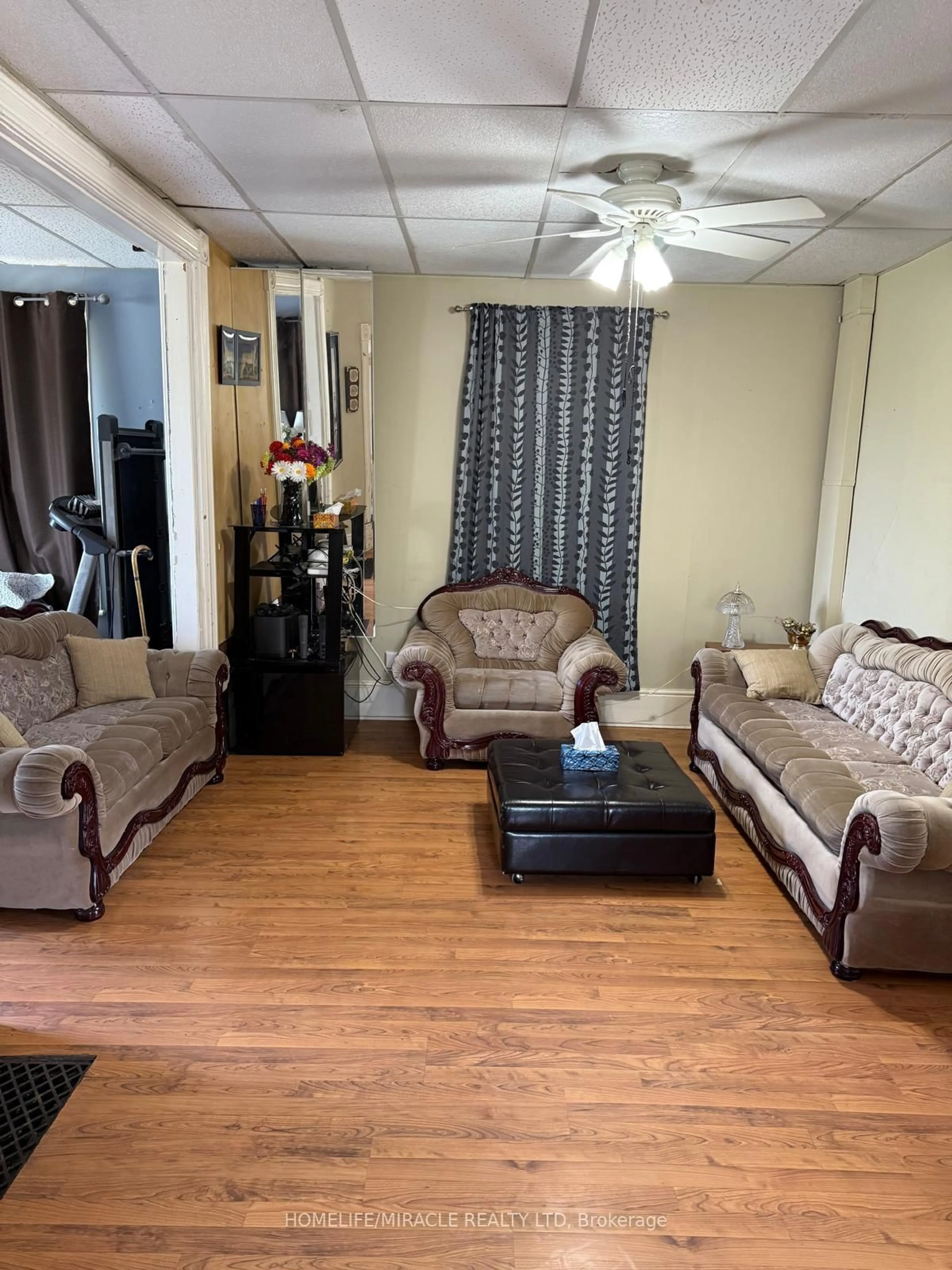 Living room with furniture, unknown for 108 Lindsay St, Kawartha Lakes Ontario K9V 2M6