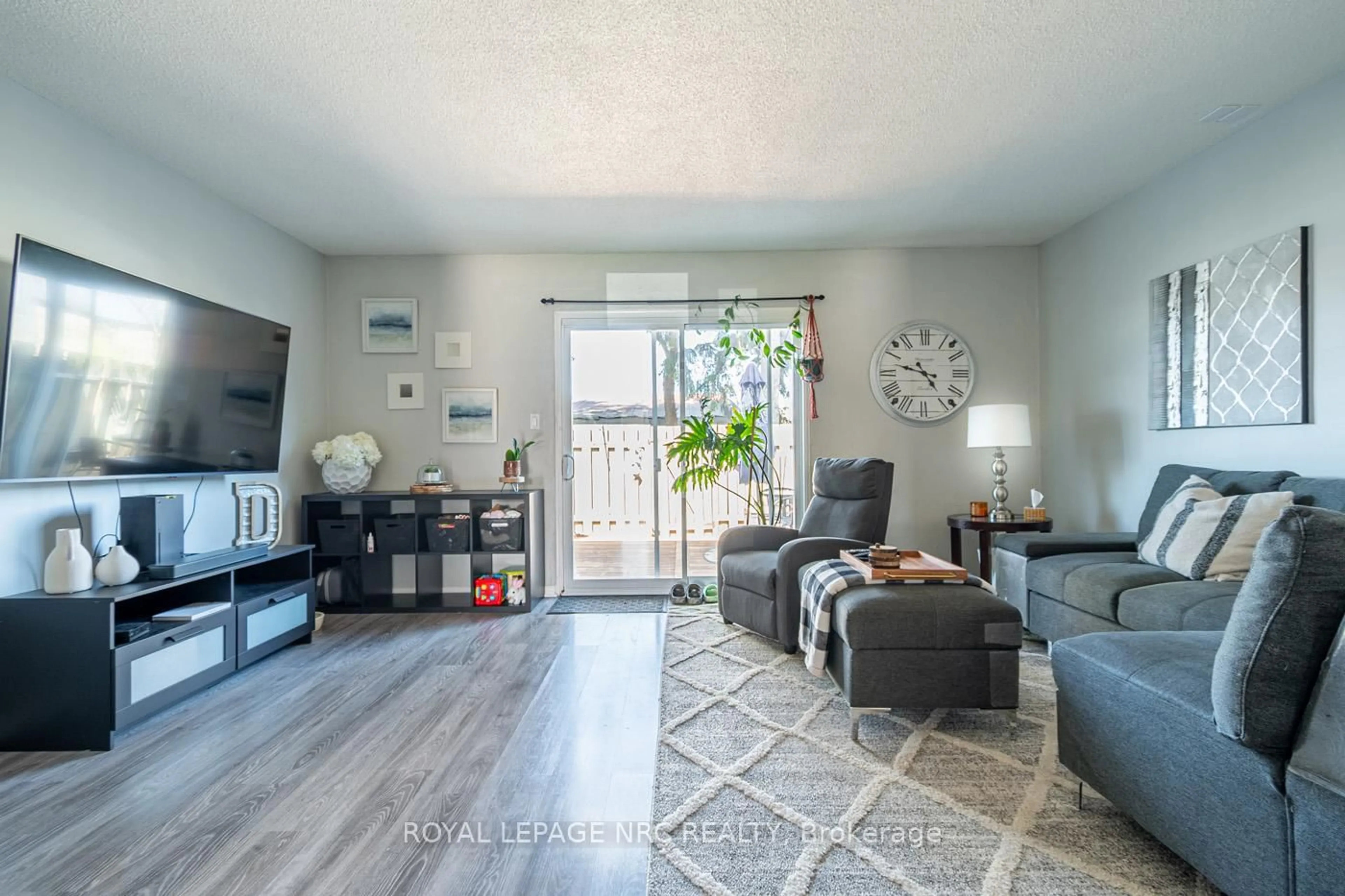 Living room with furniture, unknown for 75 Ventura Dr #26, St. Catharines Ontario L2R 7J7