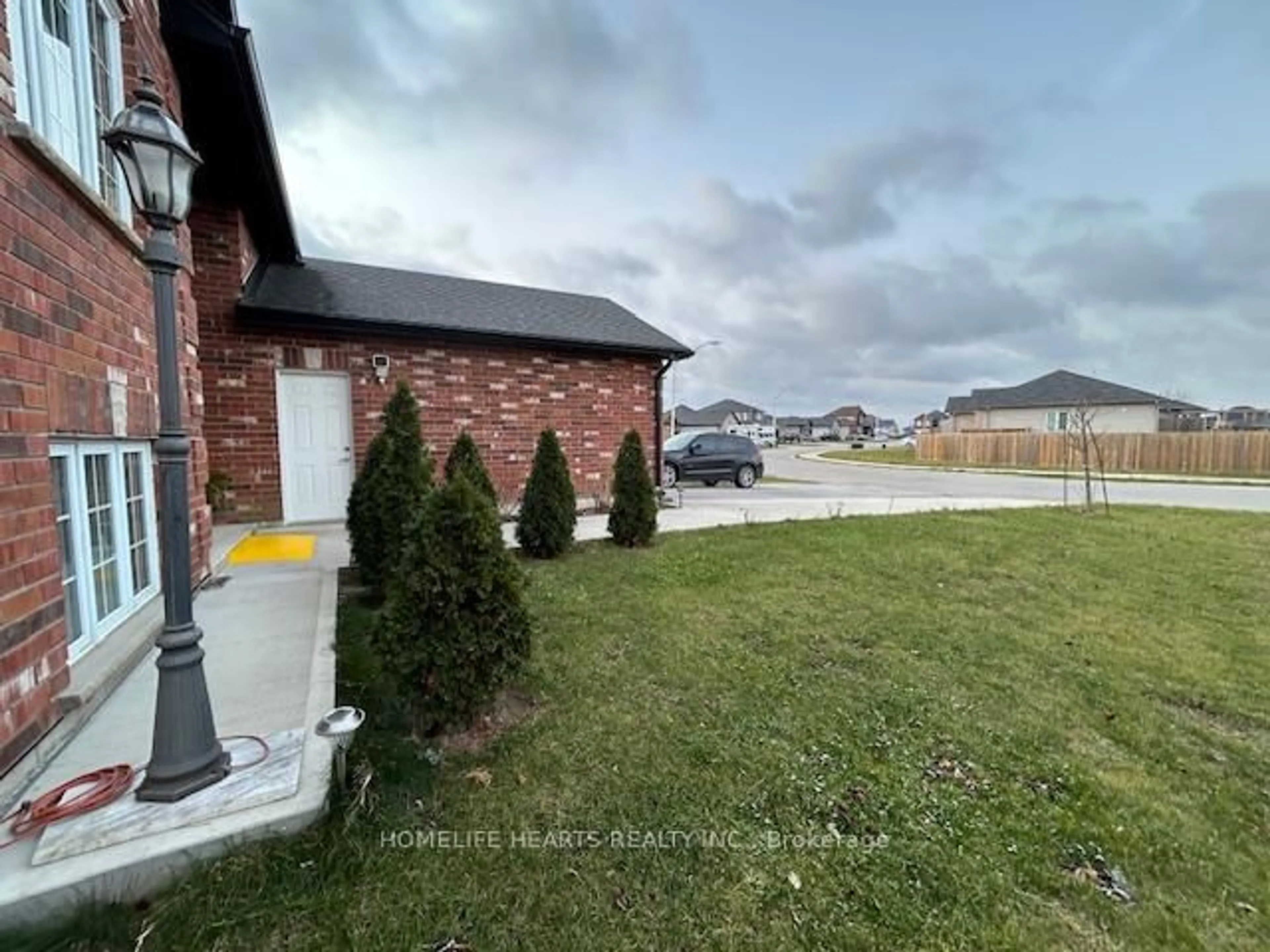 A pic from outside/outdoor area/front of a property/back of a property/a pic from drone, street for 49 Dennis Dr, Norwich Ontario N0J 1P0