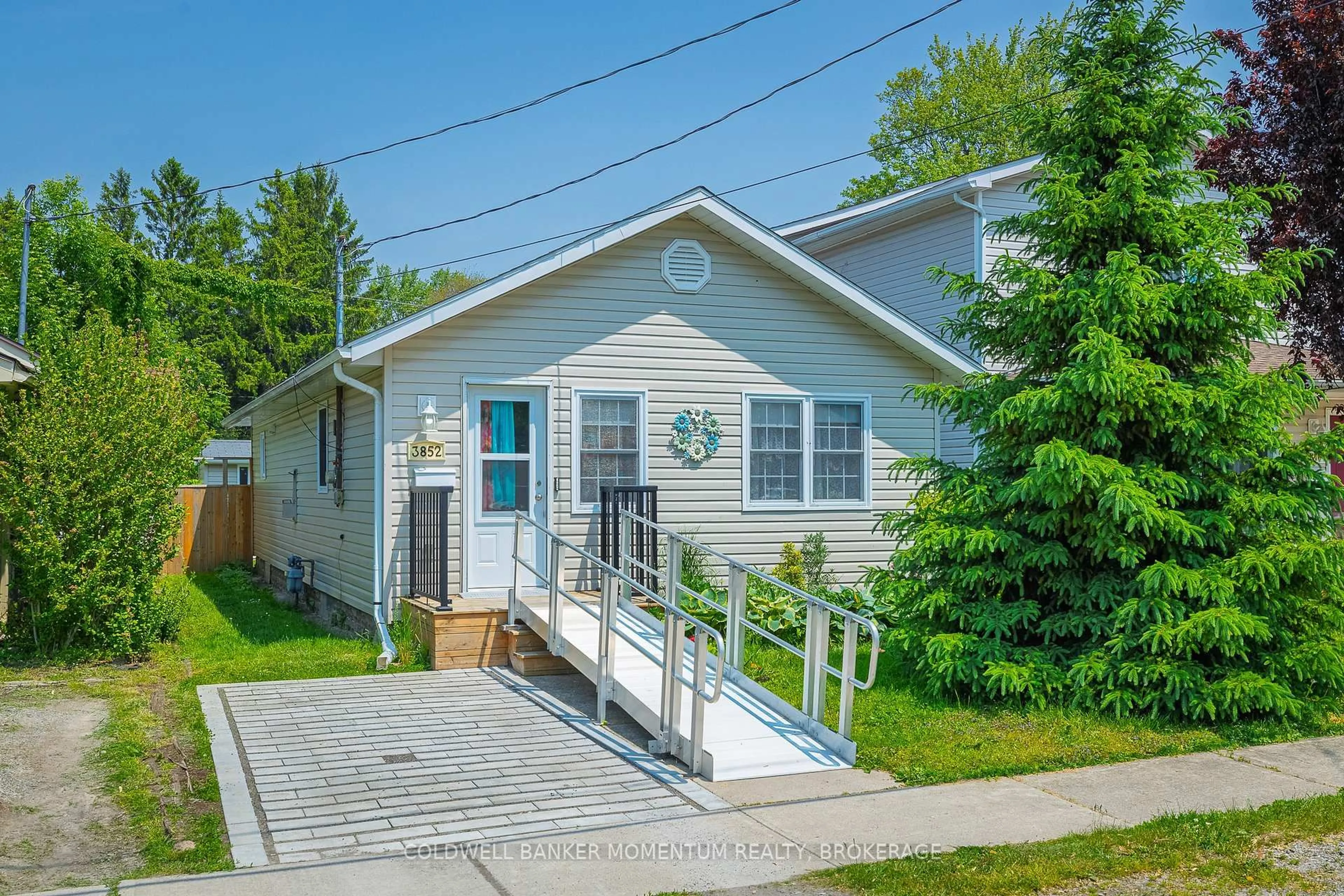Home with vinyl exterior material, street for 3582 Mathewson Ave, Fort Erie Ontario L0S 1B0