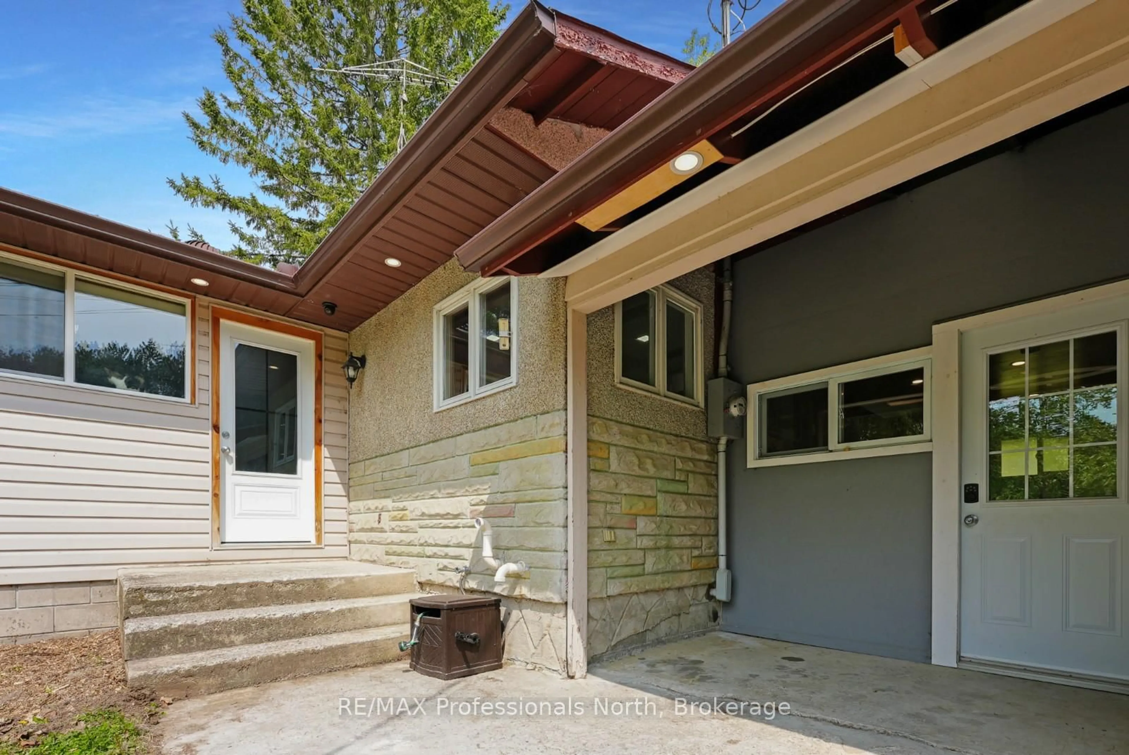 Unknown for 2473 North Shore Rd, Algonquin Highlands Ontario K0M 1S0