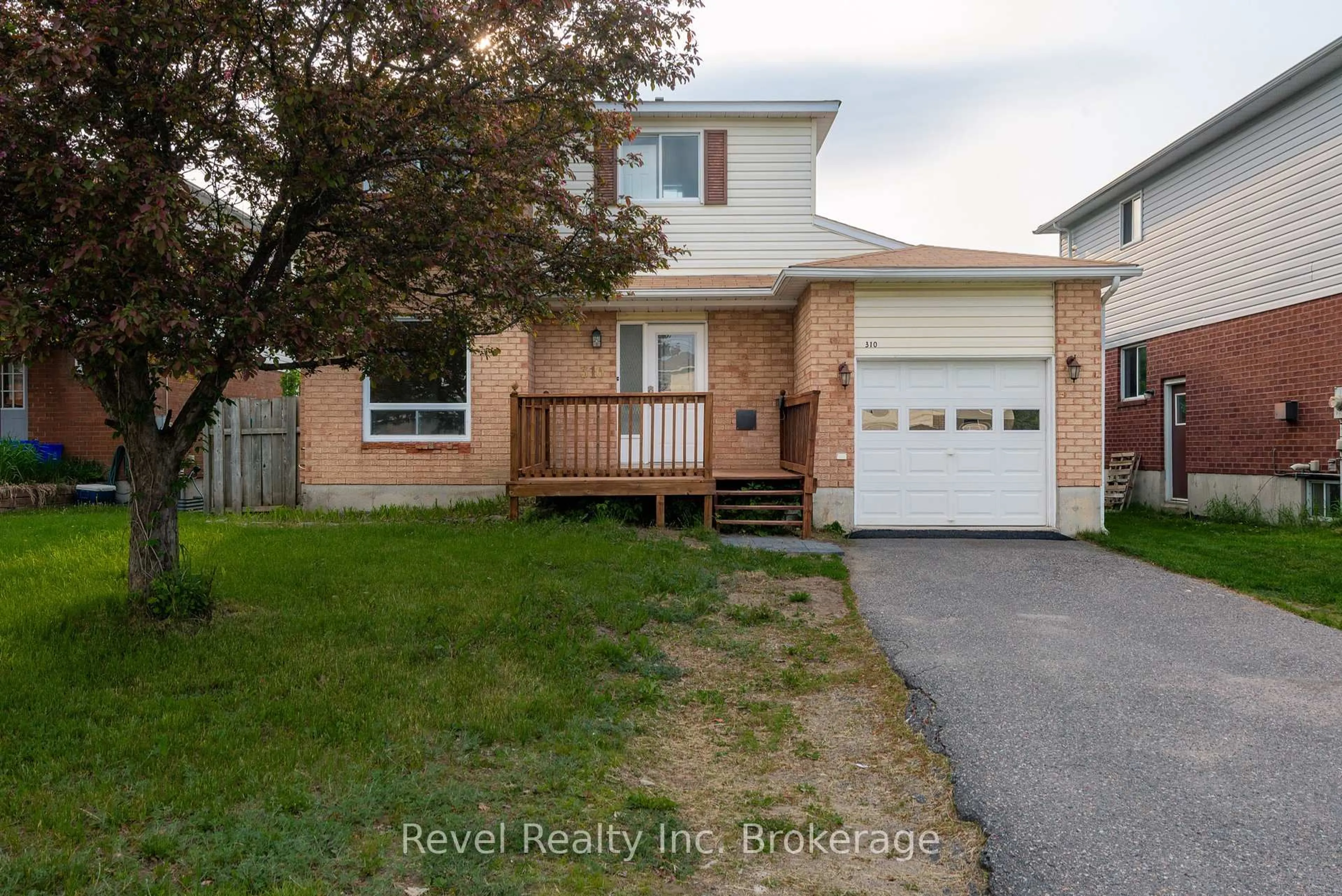 Unknown for 310 Champlain St, North Bay Ontario P1B 9P9