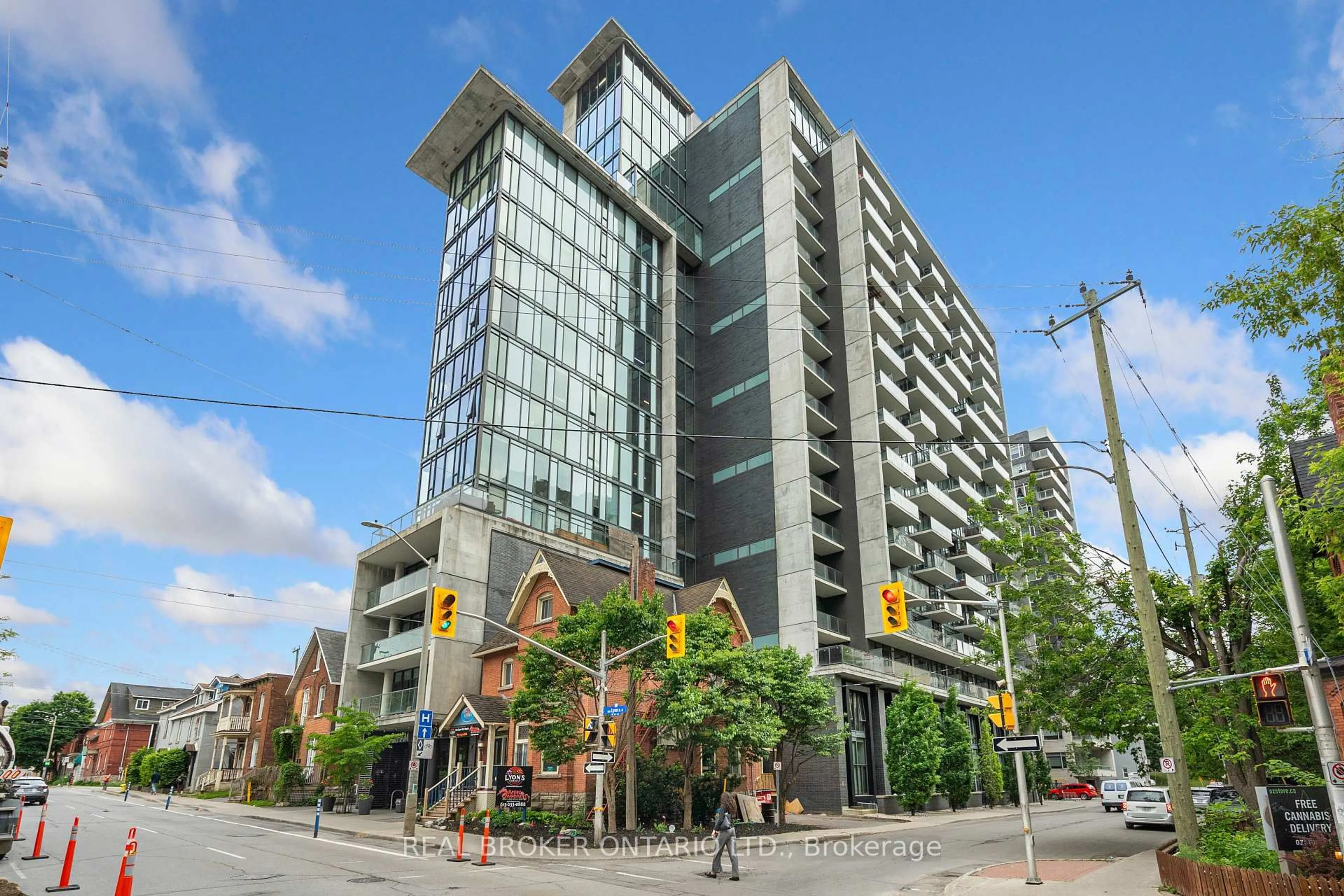Patio, building for 224 Lyon St #1208, Ottawa Ontario K1R 0C1