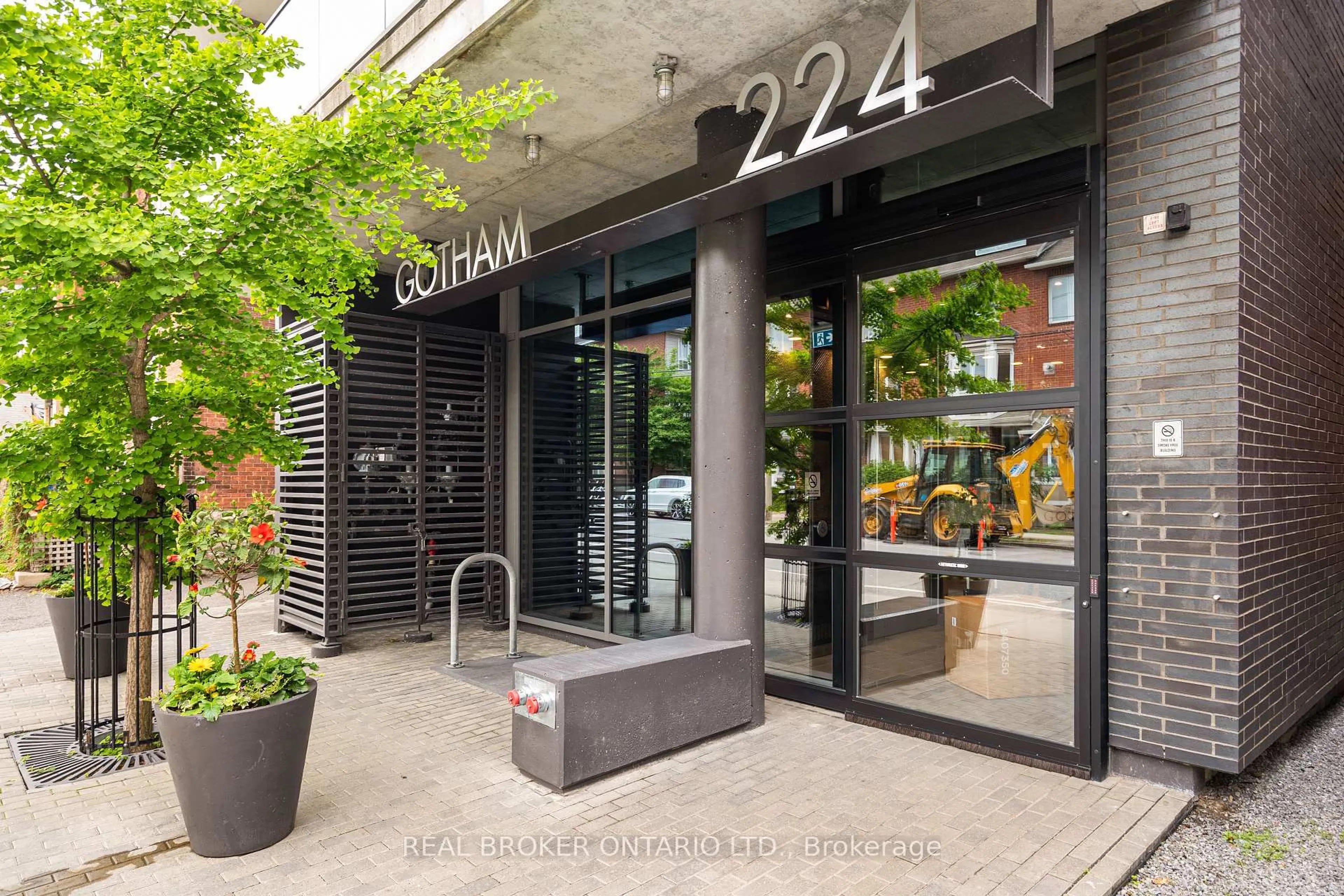 Indoor foyer for 224 Lyon St #1208, Ottawa Ontario K1R 0C1