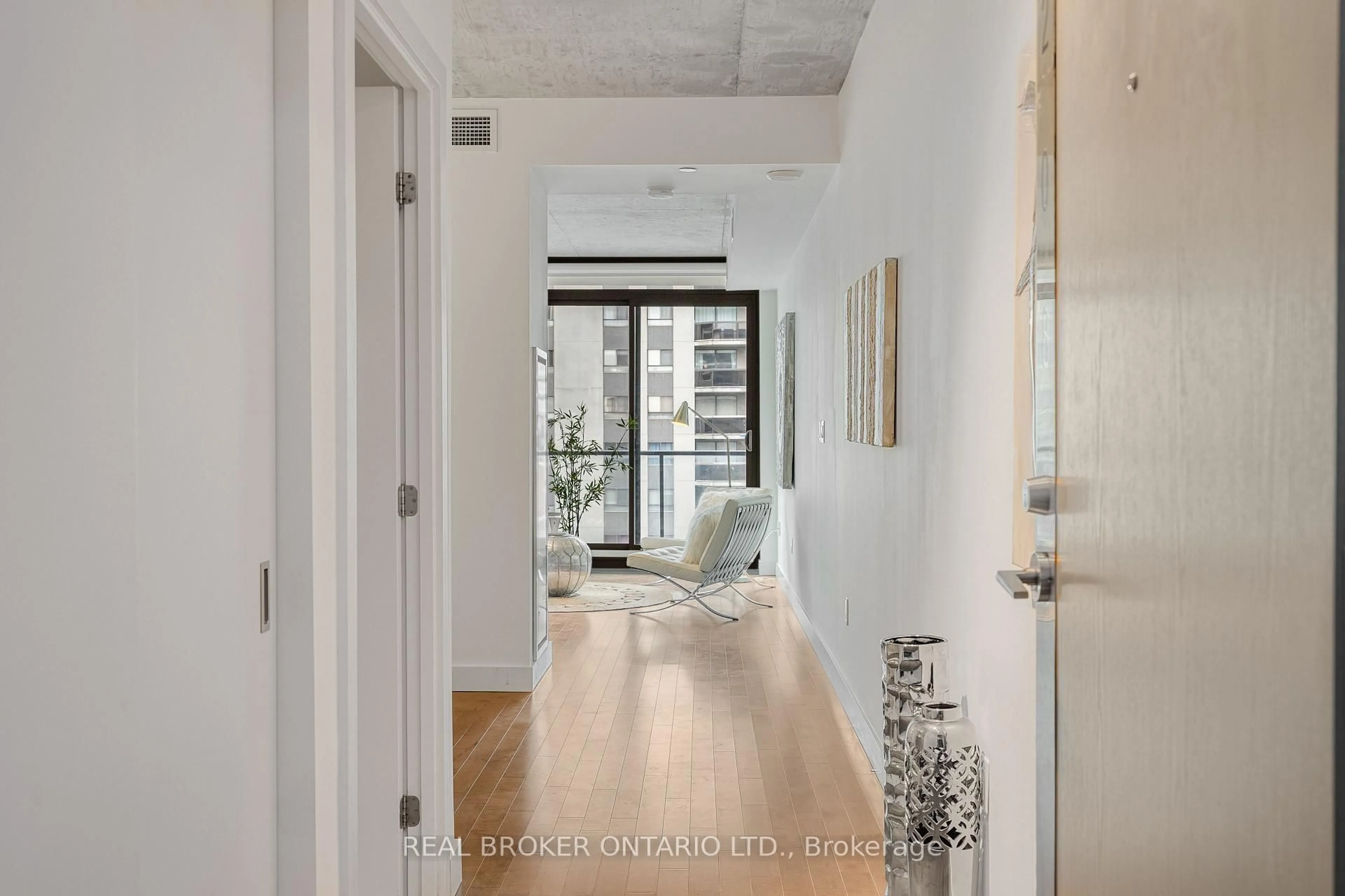 Indoor entryway for 224 Lyon St #1208, Ottawa Ontario K1R 0C1