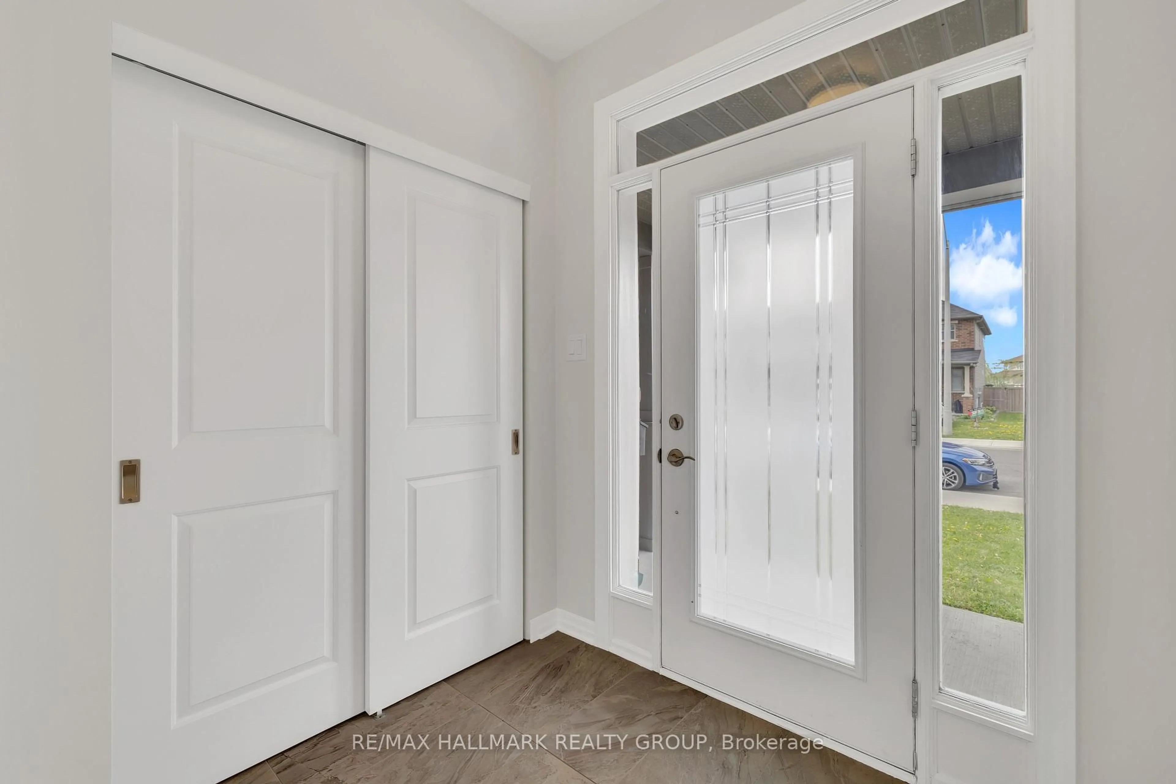 Indoor entryway for 1022 Cobble Hill Dr, Ottawa Ontario K2J 0J7