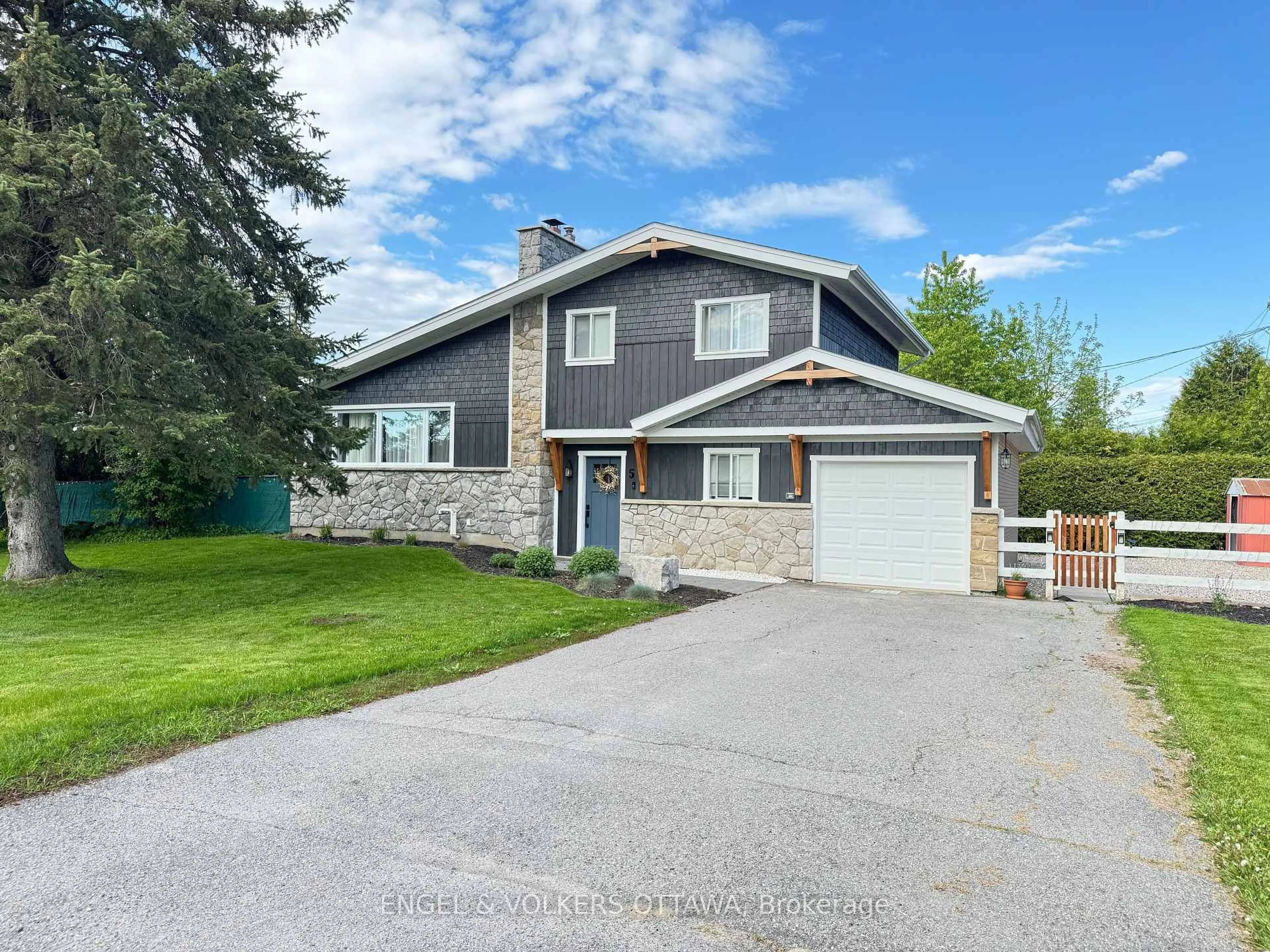 A pic from outside/outdoor area/front of a property/back of a property/a pic from drone, street for 5 Kimdale St, Ottawa Ontario K2G 0X1