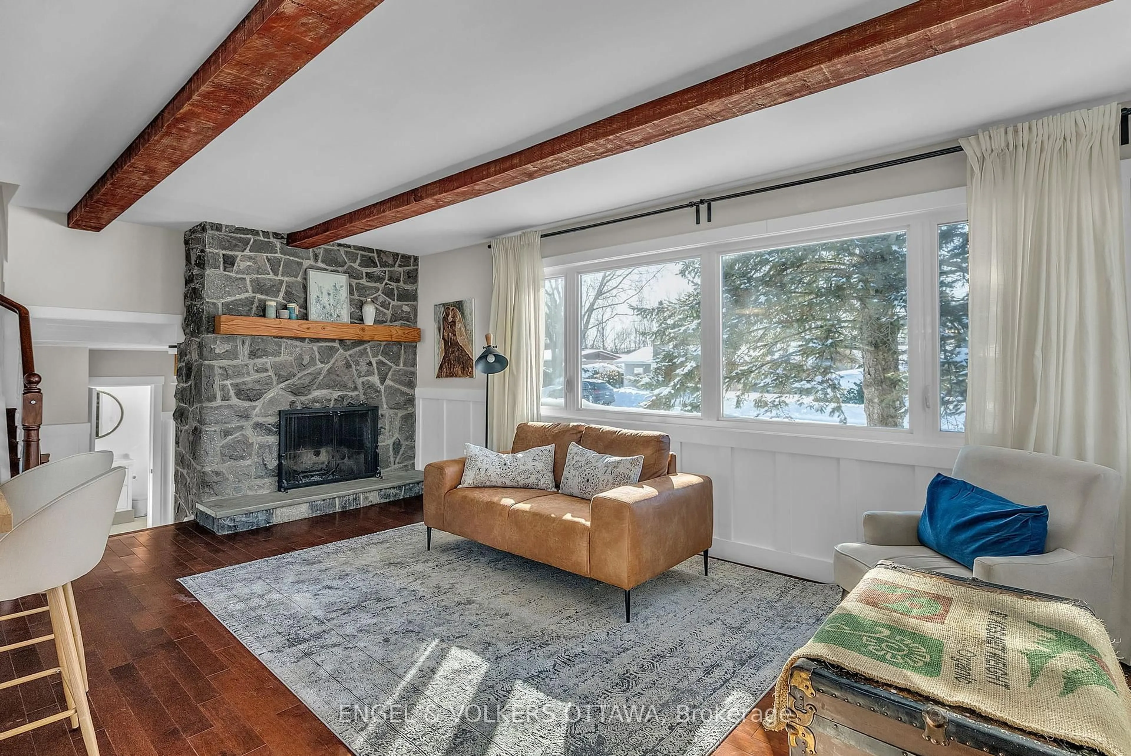 Living room with furniture, unknown for 5 Kimdale St, Ottawa Ontario K2G 0X1