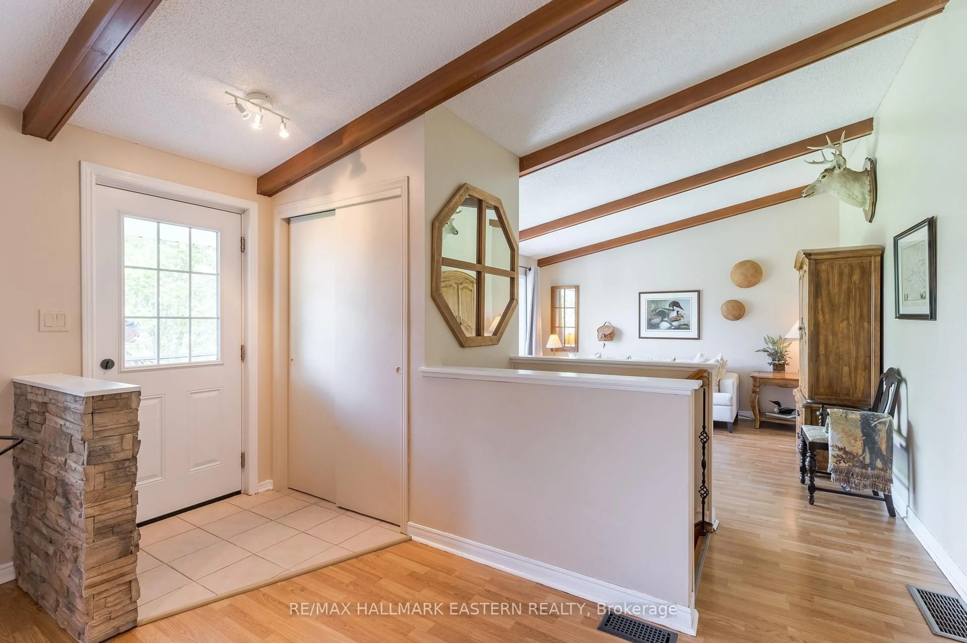 Indoor entryway for 597 Killarney Bay Rd, Kawartha Lakes Ontario K0M 1G0