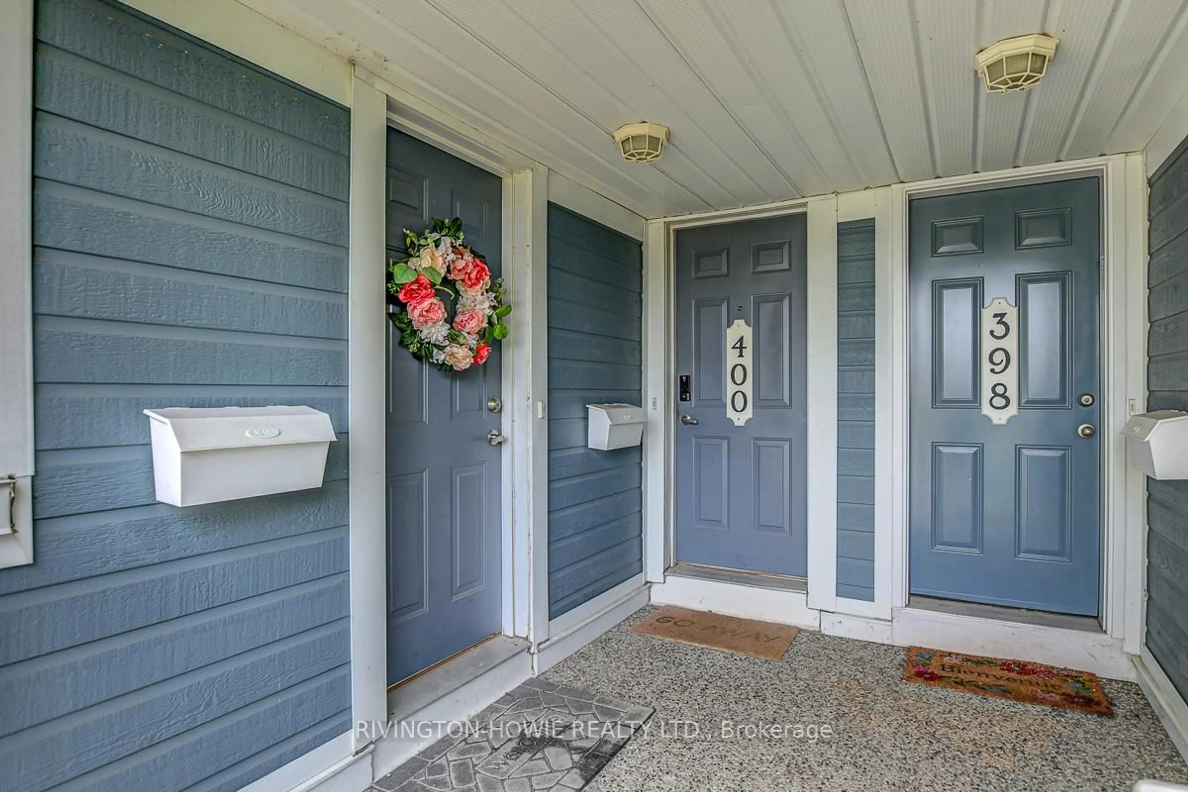 Indoor entryway for 402 Crownridge Dr #30, Kanata Ontario K2M 3A4