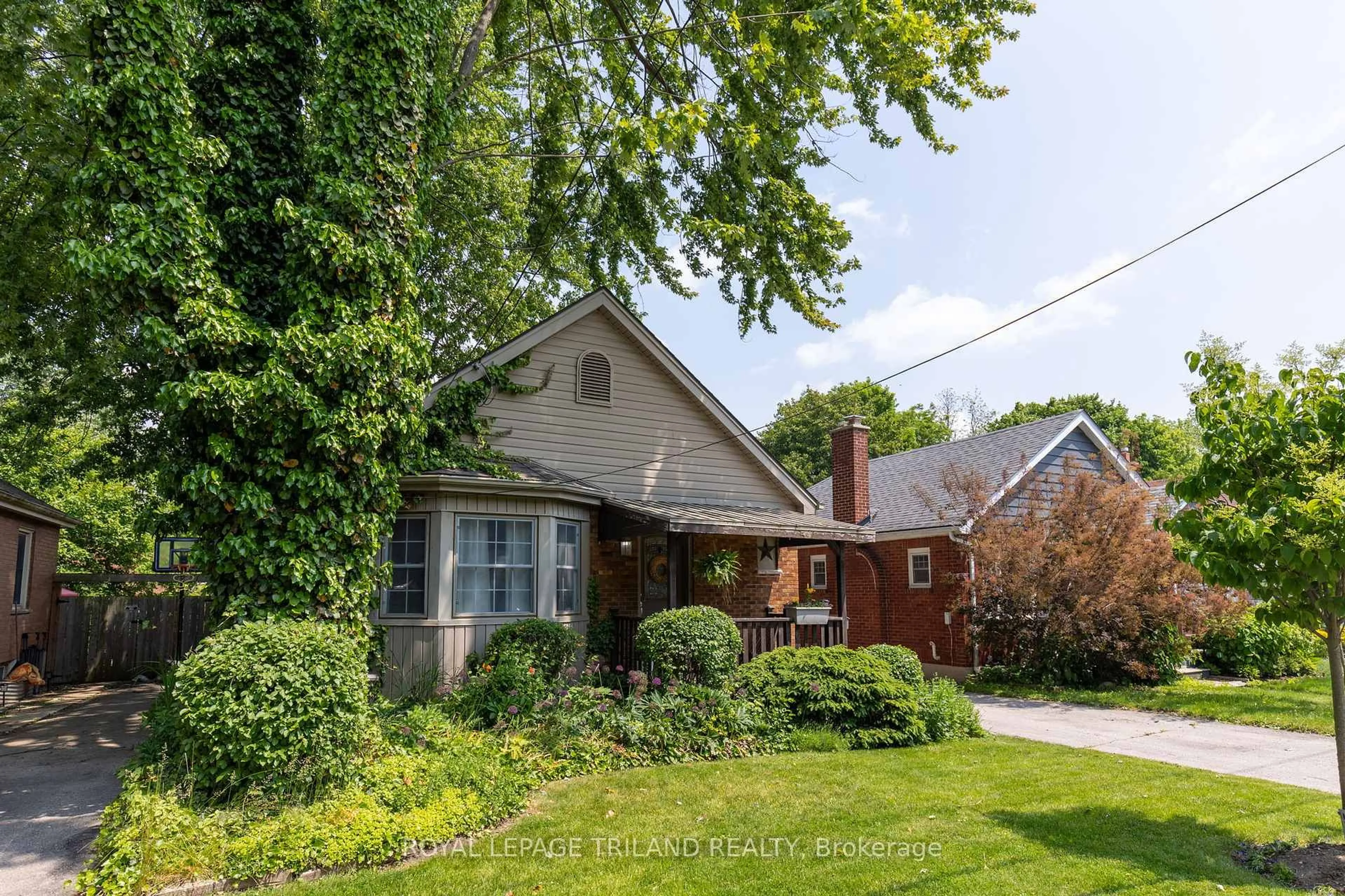 Home with brick exterior material, street for 32 Briscoe St, London South Ontario N6C 1W9