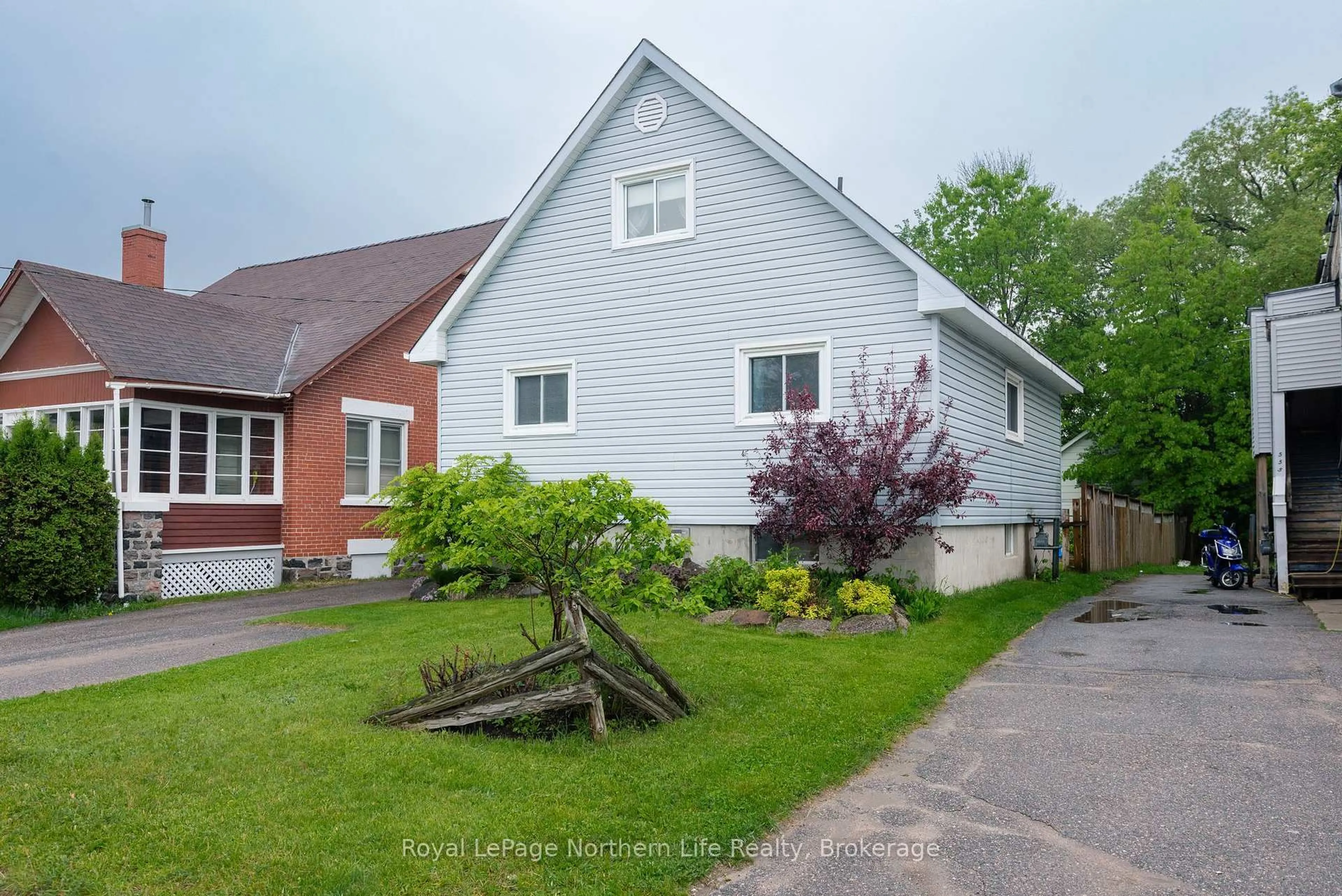 A pic from outside/outdoor area/front of a property/back of a property/a pic from drone, street for 563 Hardy St, North Bay Ontario P1B 1S3