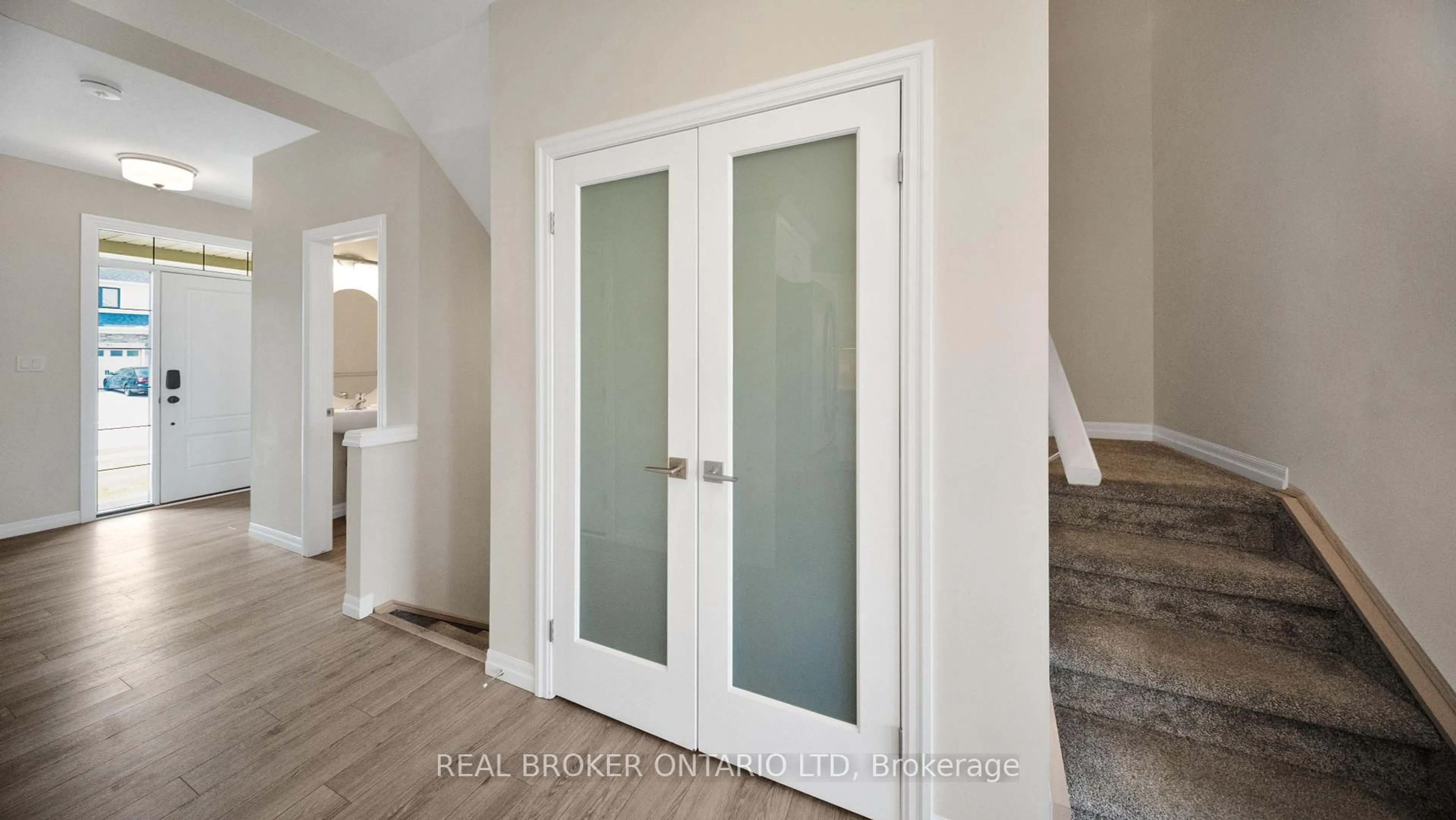 Indoor entryway for 93 Keba Cres, Tillsonburg Ontario N4G 0K6