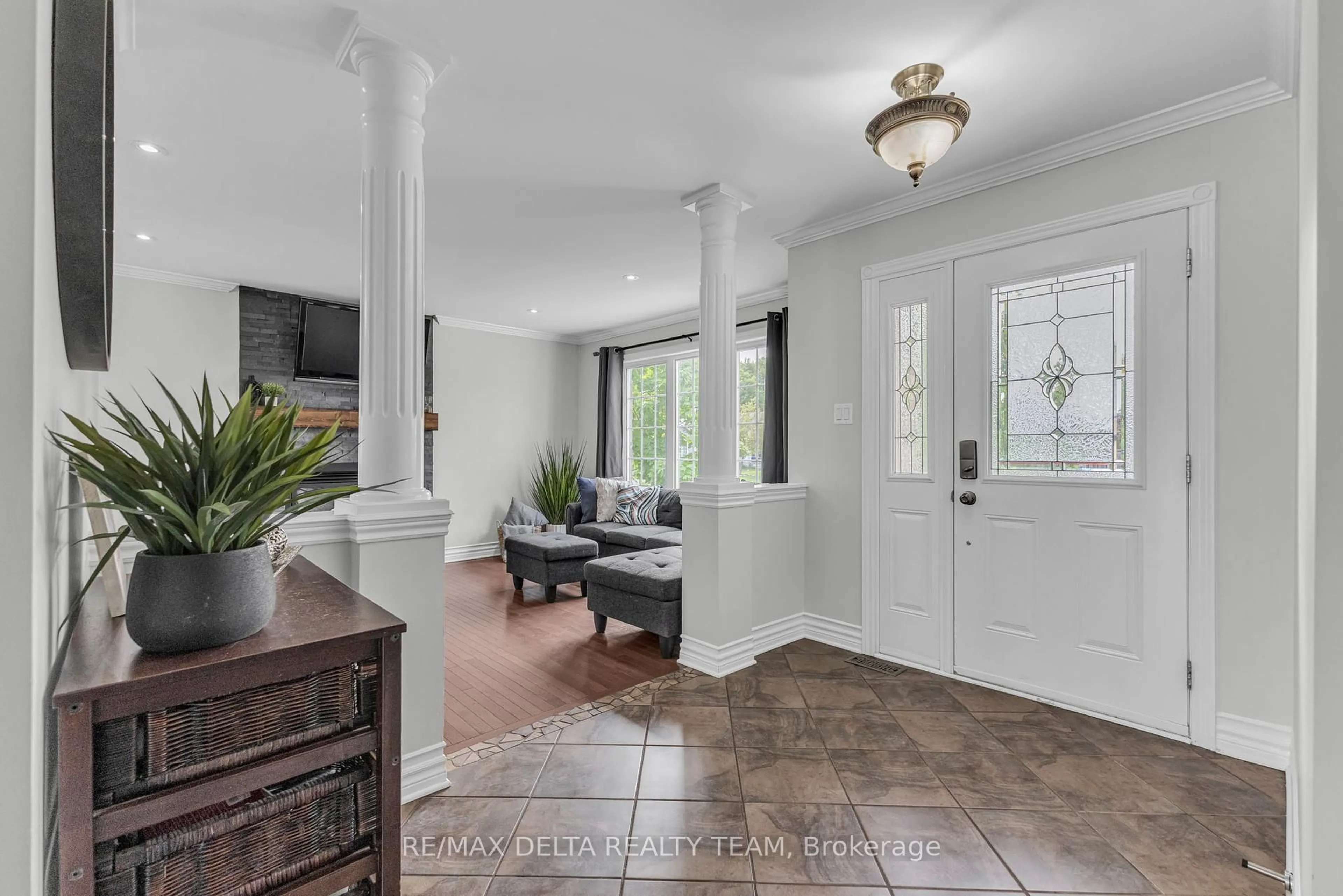 Indoor entryway for 129 Royal Crt, The Nation Ontario K0A 2M0