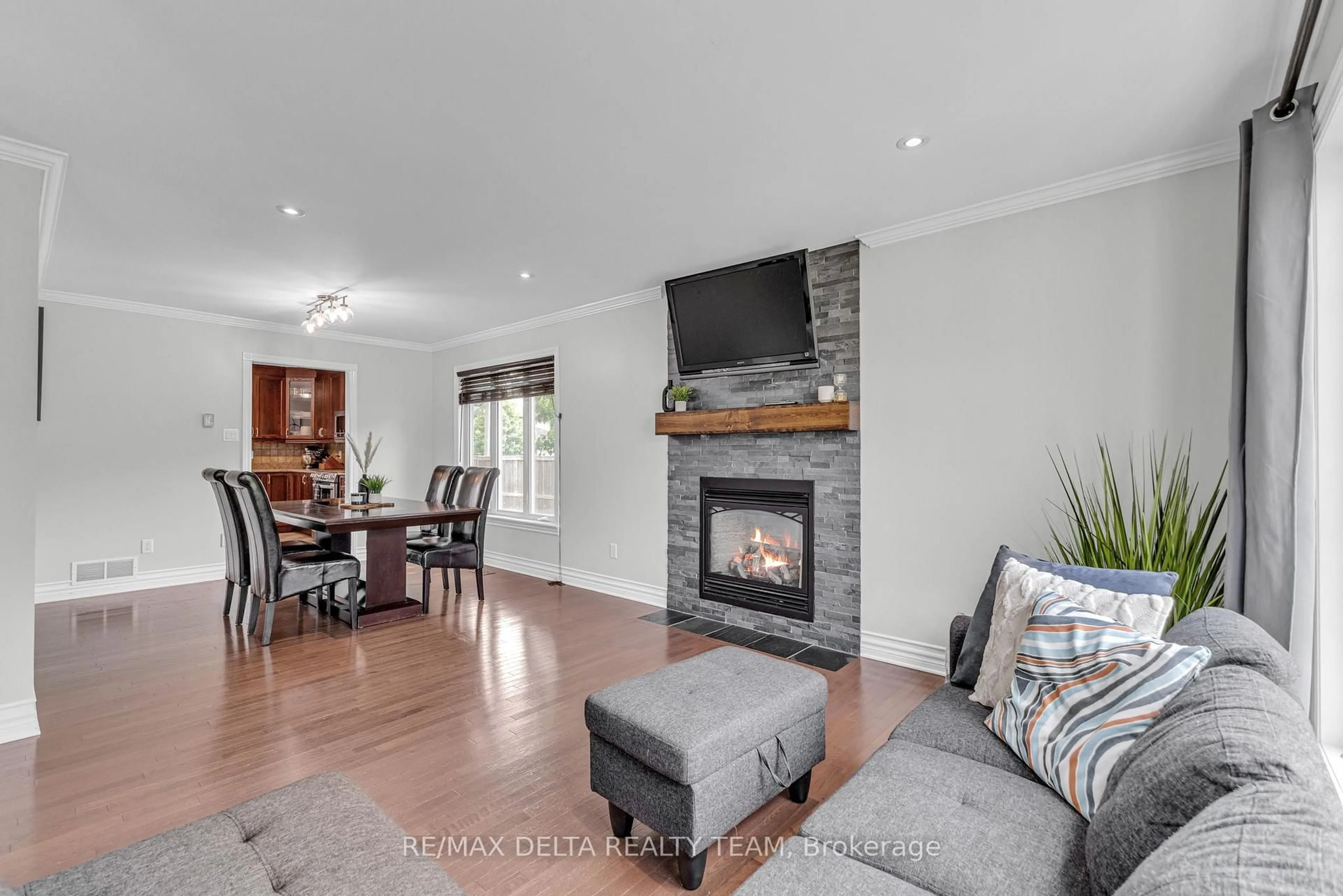 Living room with furniture, unknown for 129 Royal Crt, The Nation Ontario K0A 2M0