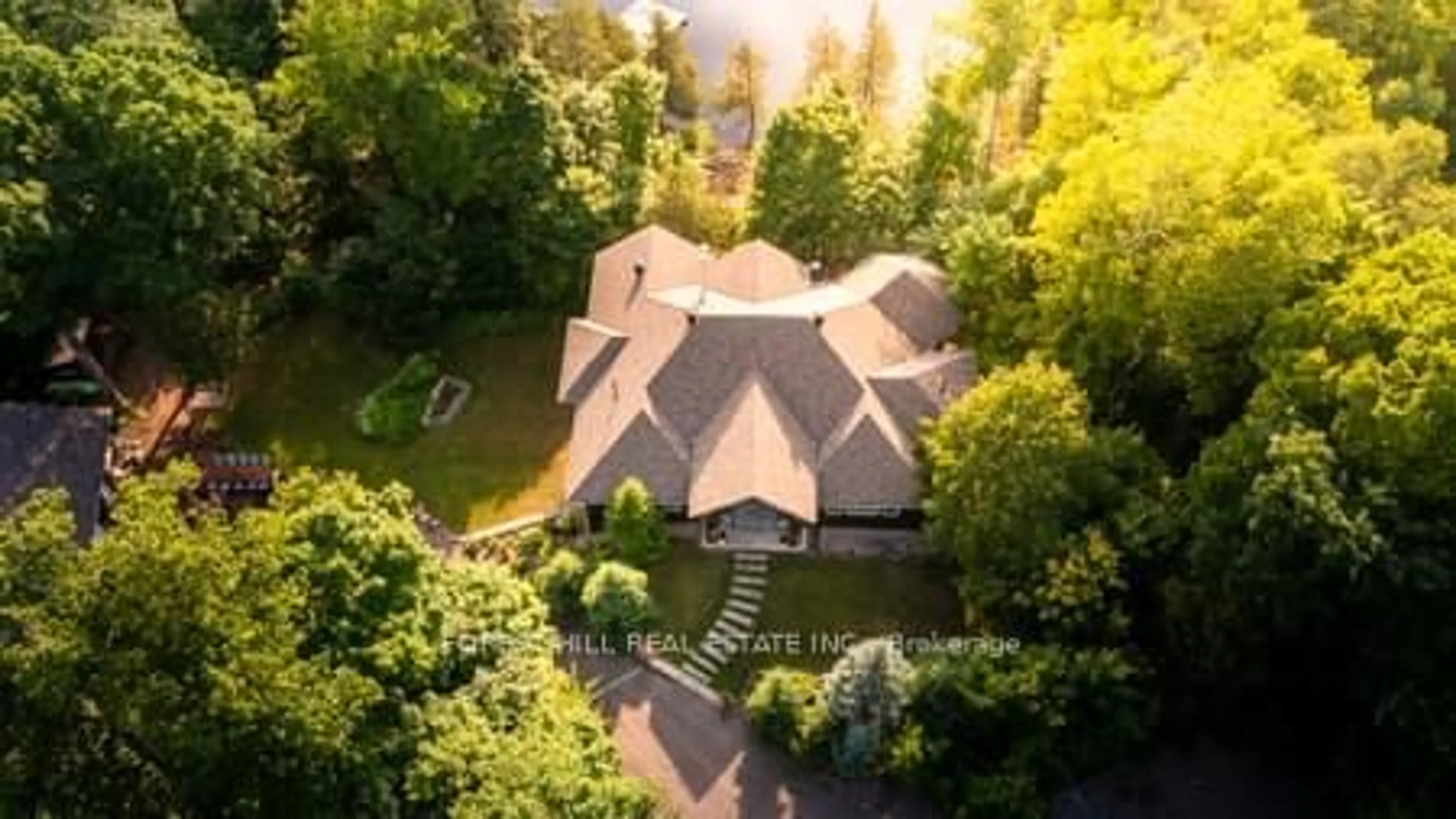 A pic from outside/outdoor area/front of a property/back of a property/a pic from drone, water/lake/river/ocean view for 12 Cardinal Crt, McKellar Ontario P2A 0B4