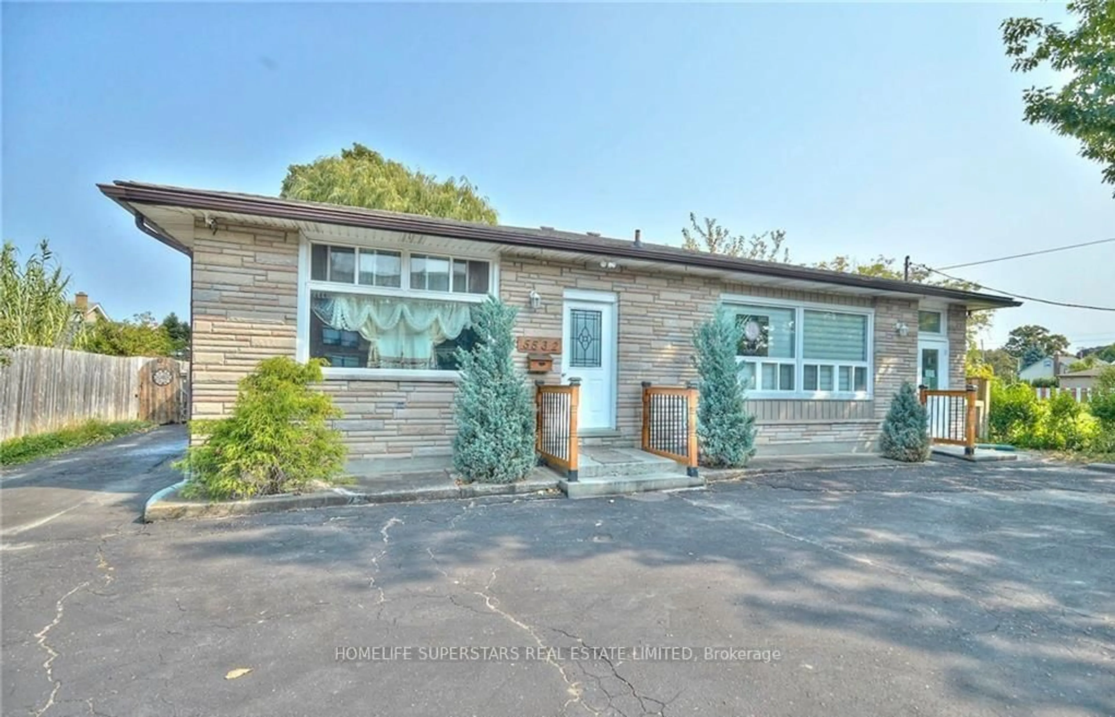 Unknown for 5532 Drummond Rd, Niagara Falls Ontario L2G 4L3