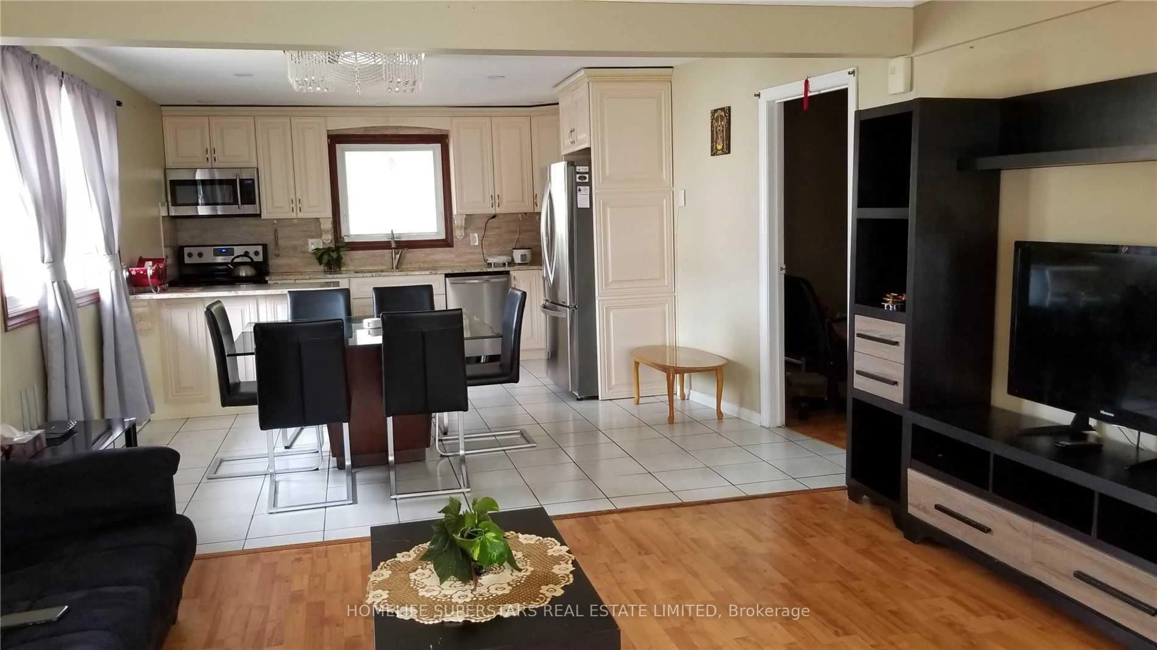 Open concept kitchen, unknown for 5532 Drummond Rd, Niagara Falls Ontario L2G 4L3