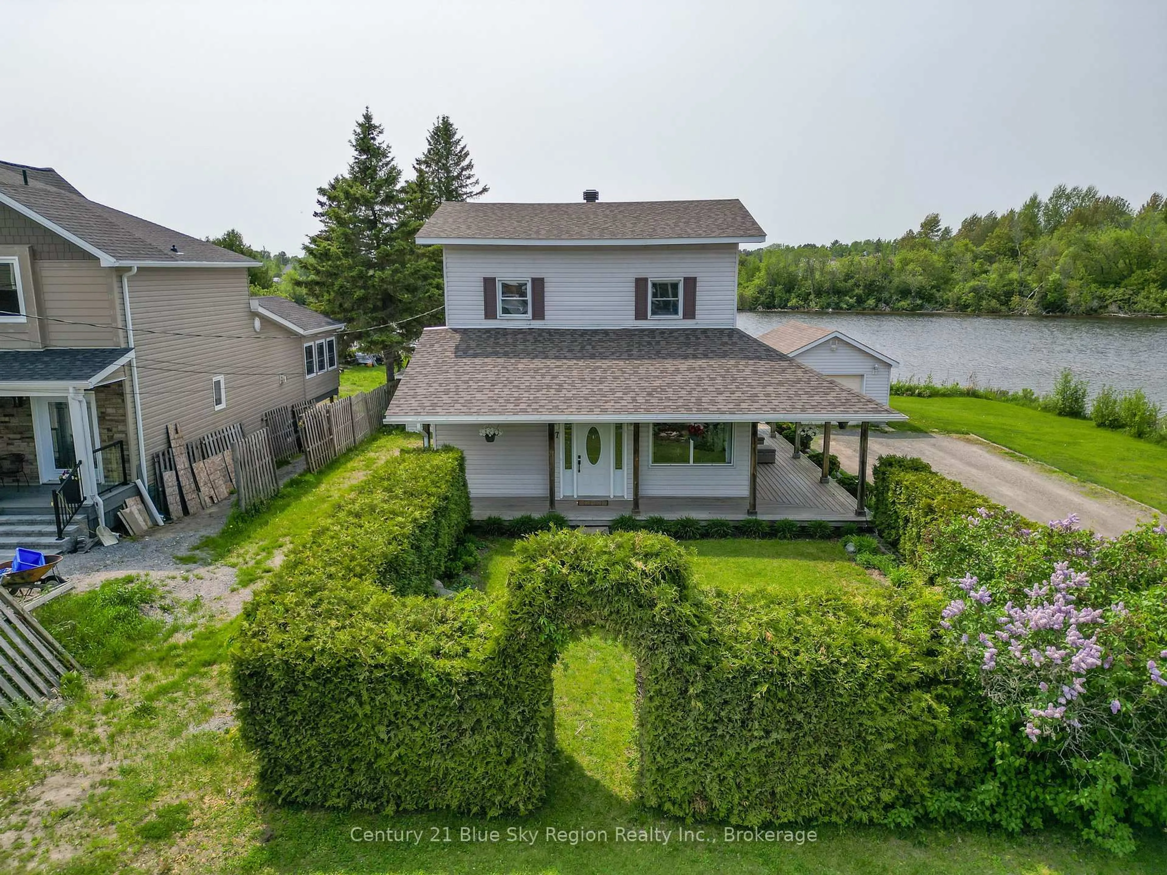 A pic from outside/outdoor area/front of a property/back of a property/a pic from drone, water/lake/river/ocean view for 87 Holditch St, West Nipissing Ontario P2B 1S3