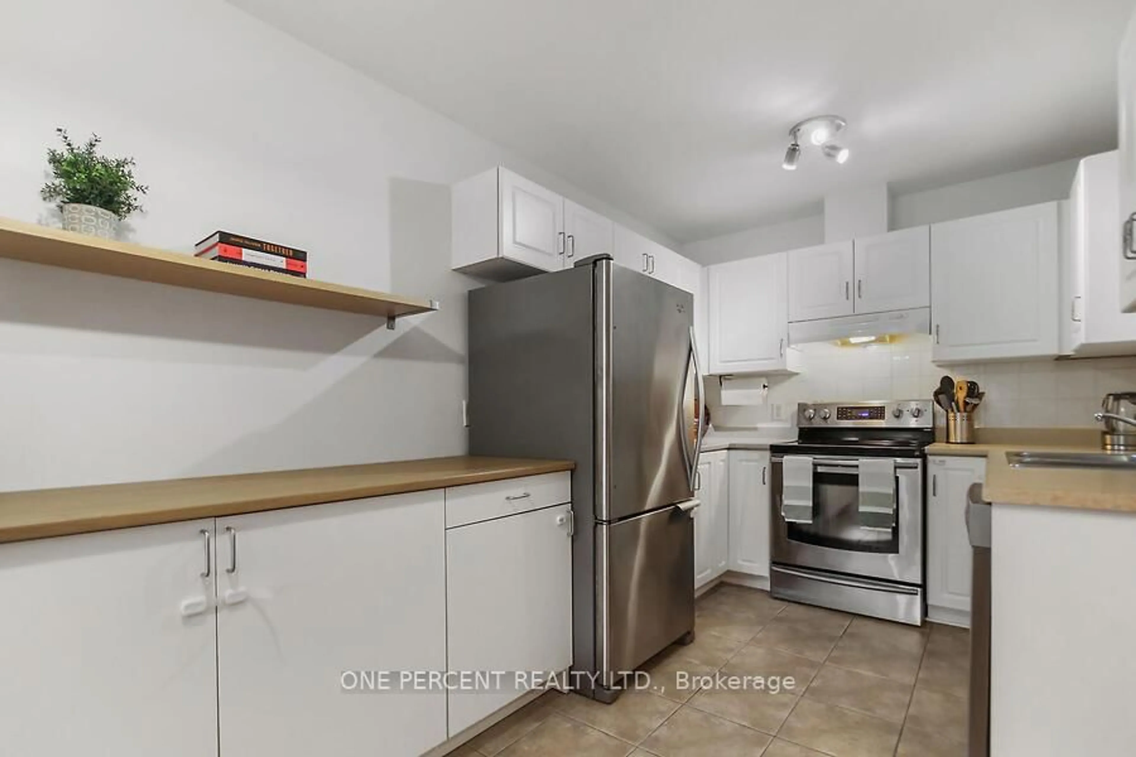 Standard kitchen, unknown for 44 Fieldberry, Ottawa Ontario K2J 5E8