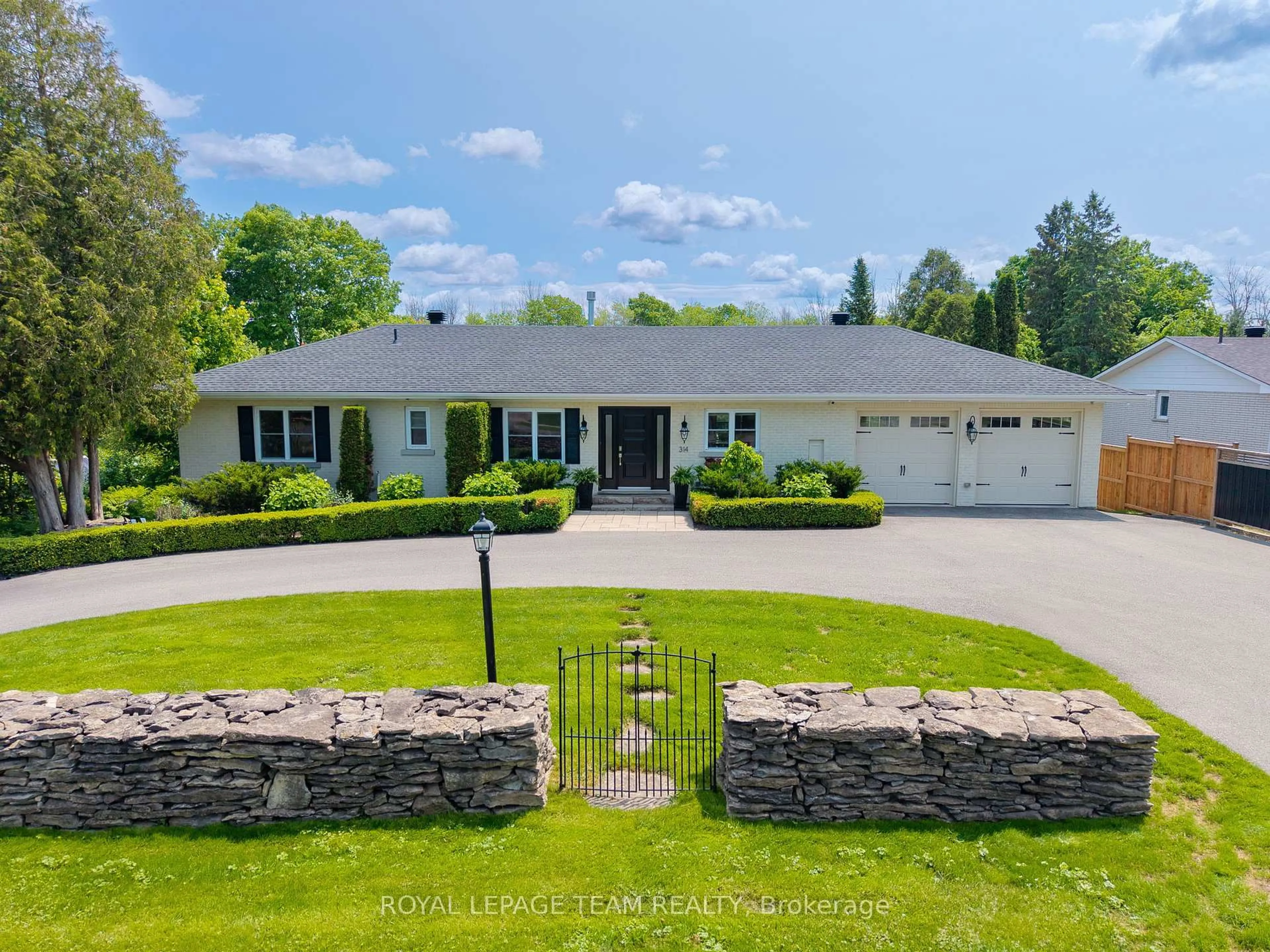 A pic from outside/outdoor area/front of a property/back of a property/a pic from drone, unknown for 314 Clothier St, North Grenville Ontario K0G 1J0