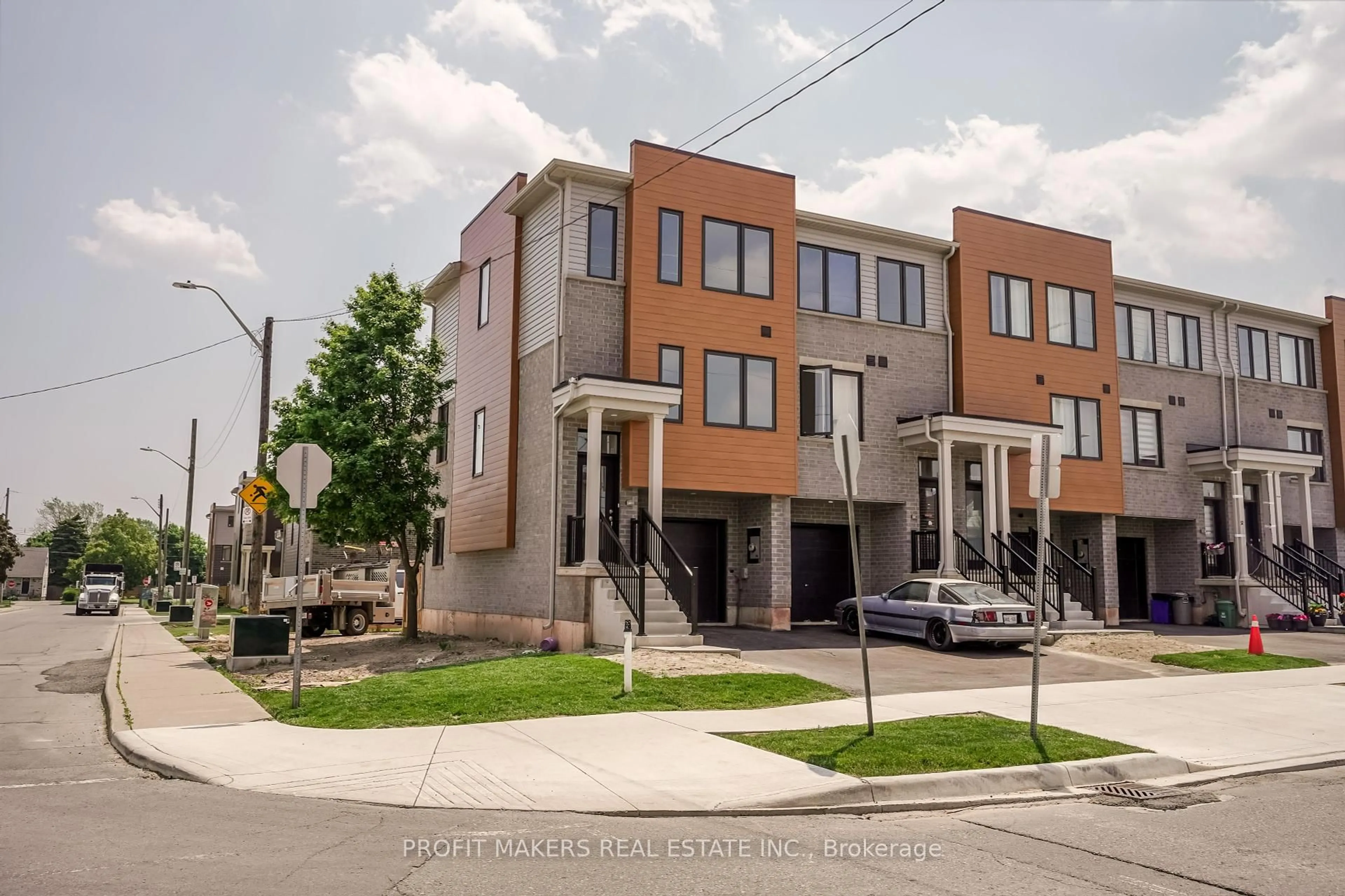 Home with brick exterior material, street for 38 Reid Ave, Hamilton Ontario L8H 0B5