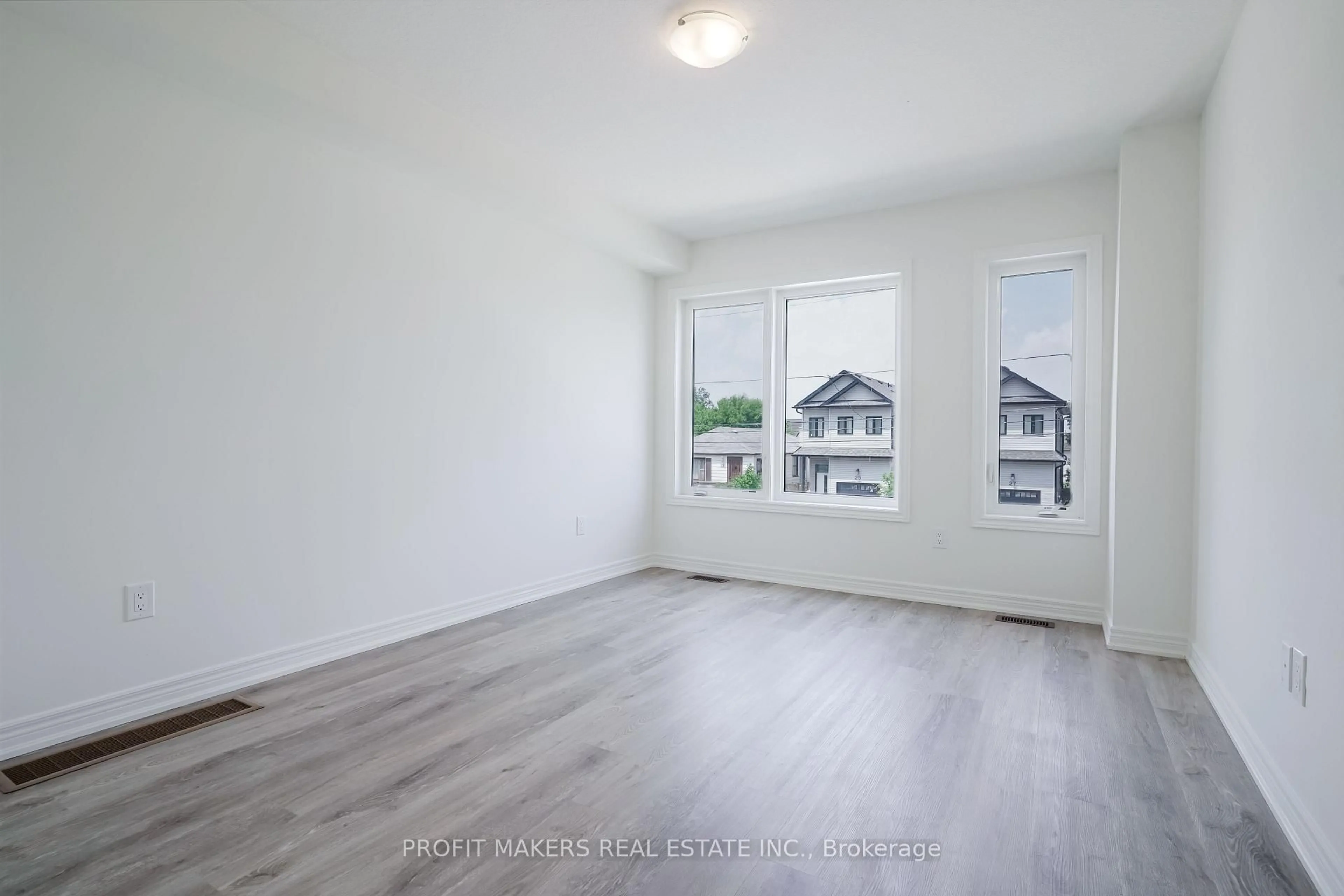 A pic of a room for 38 Reid Ave, Hamilton Ontario L8H 0B5