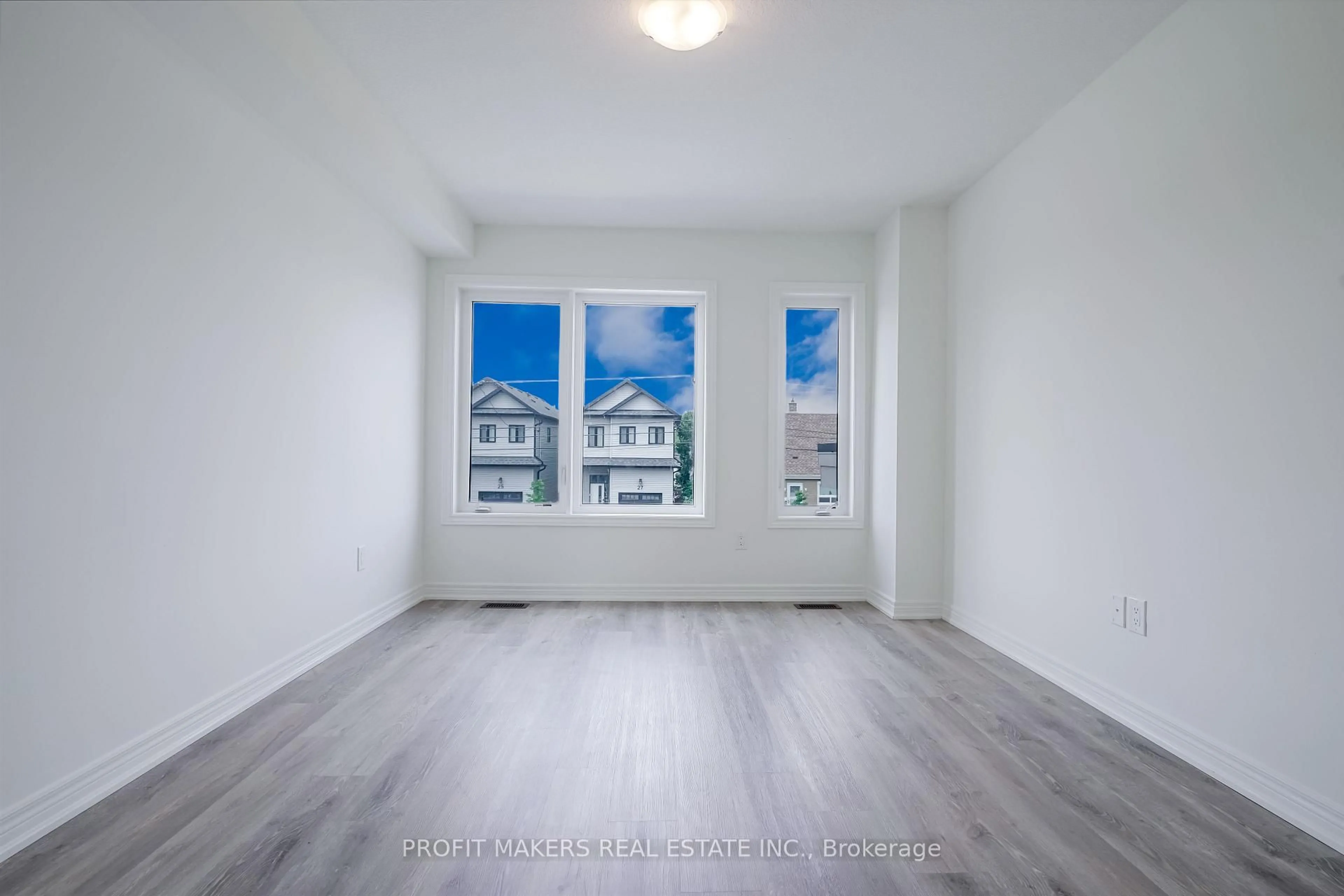 A pic of a room for 38 Reid Ave, Hamilton Ontario L8H 0B5