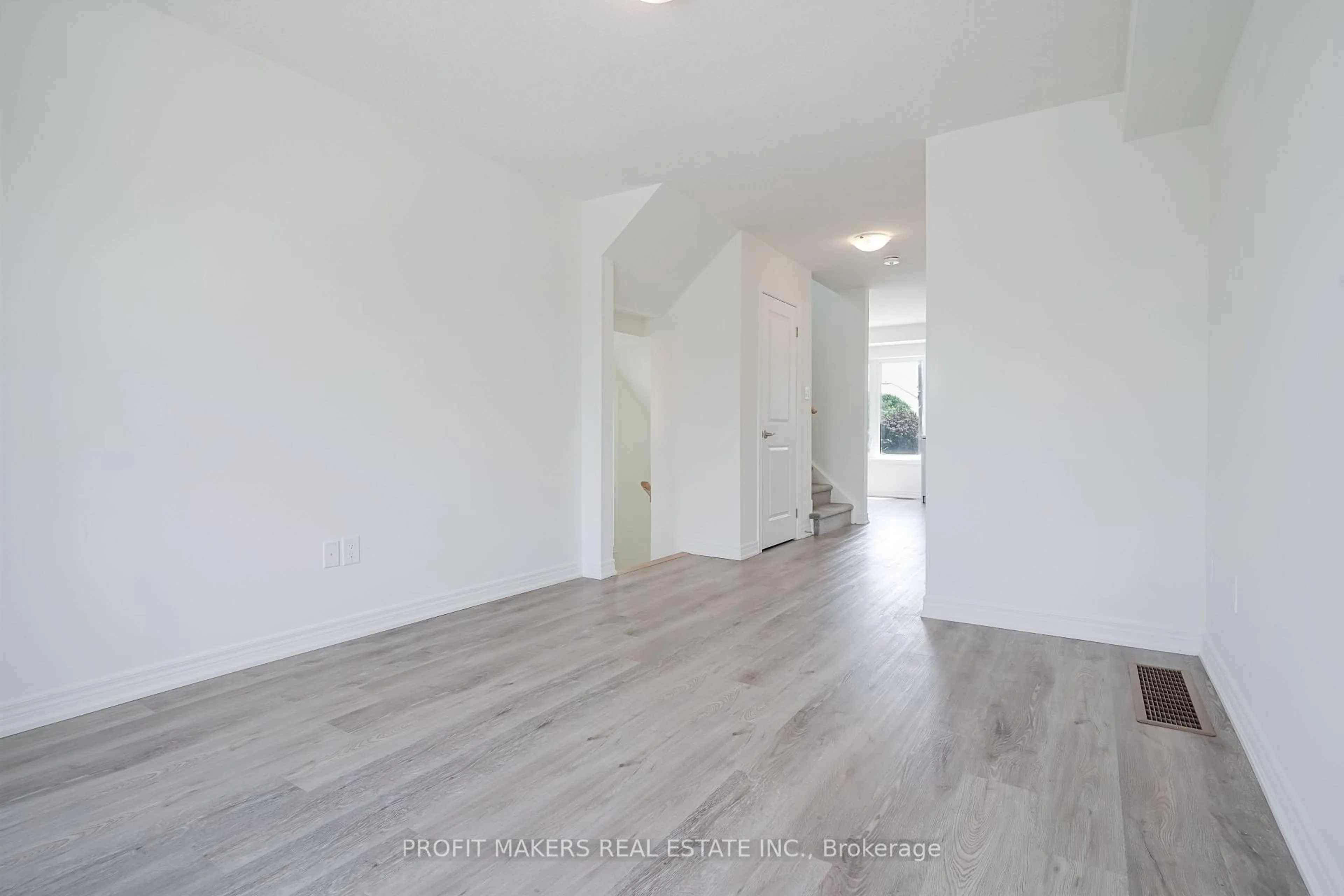 A pic of a room for 38 Reid Ave, Hamilton Ontario L8H 0B5