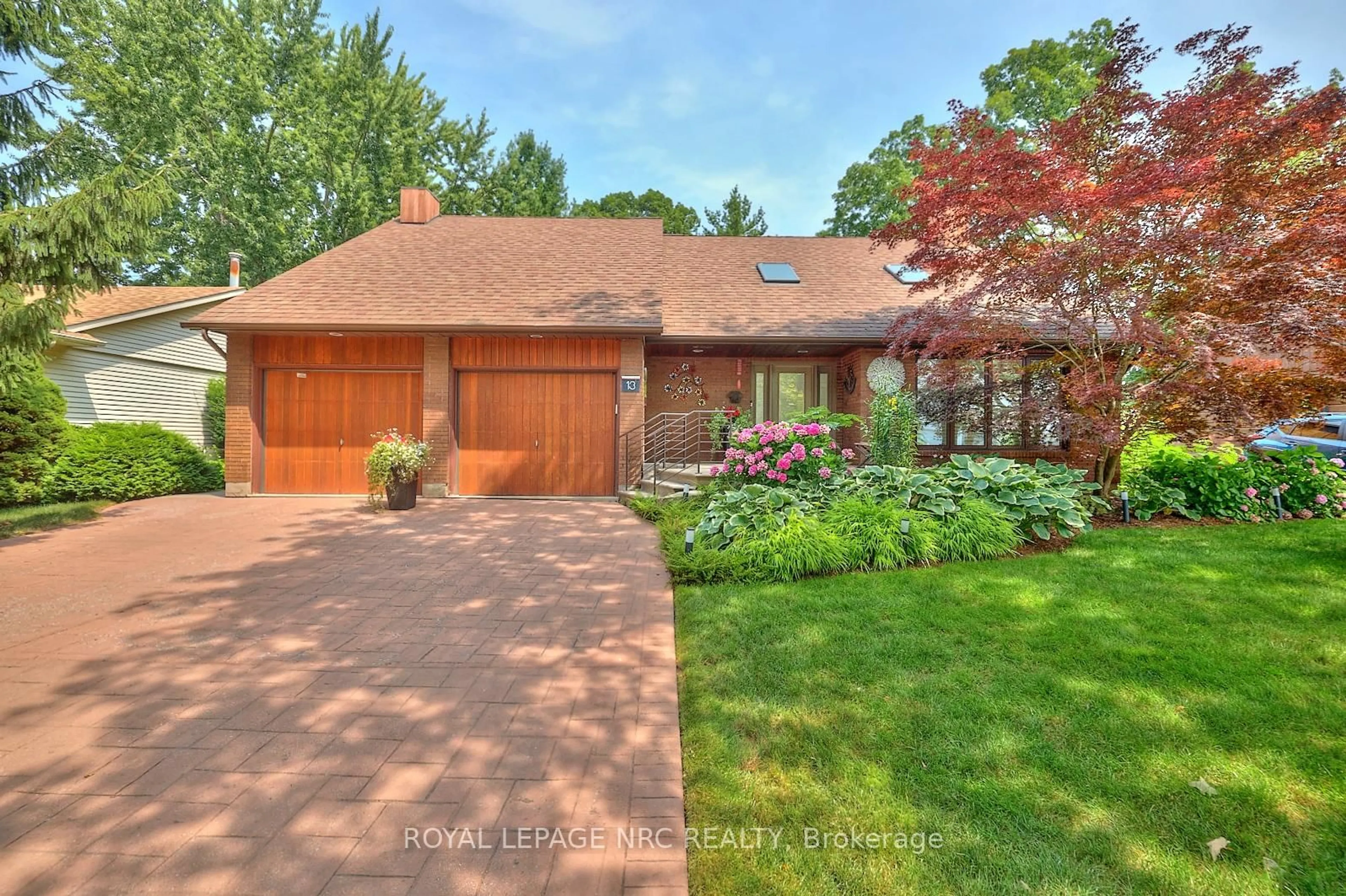 Home with brick exterior material, street for 13 OAK Dr, Niagara-on-the-Lake Ontario L0S 1J0