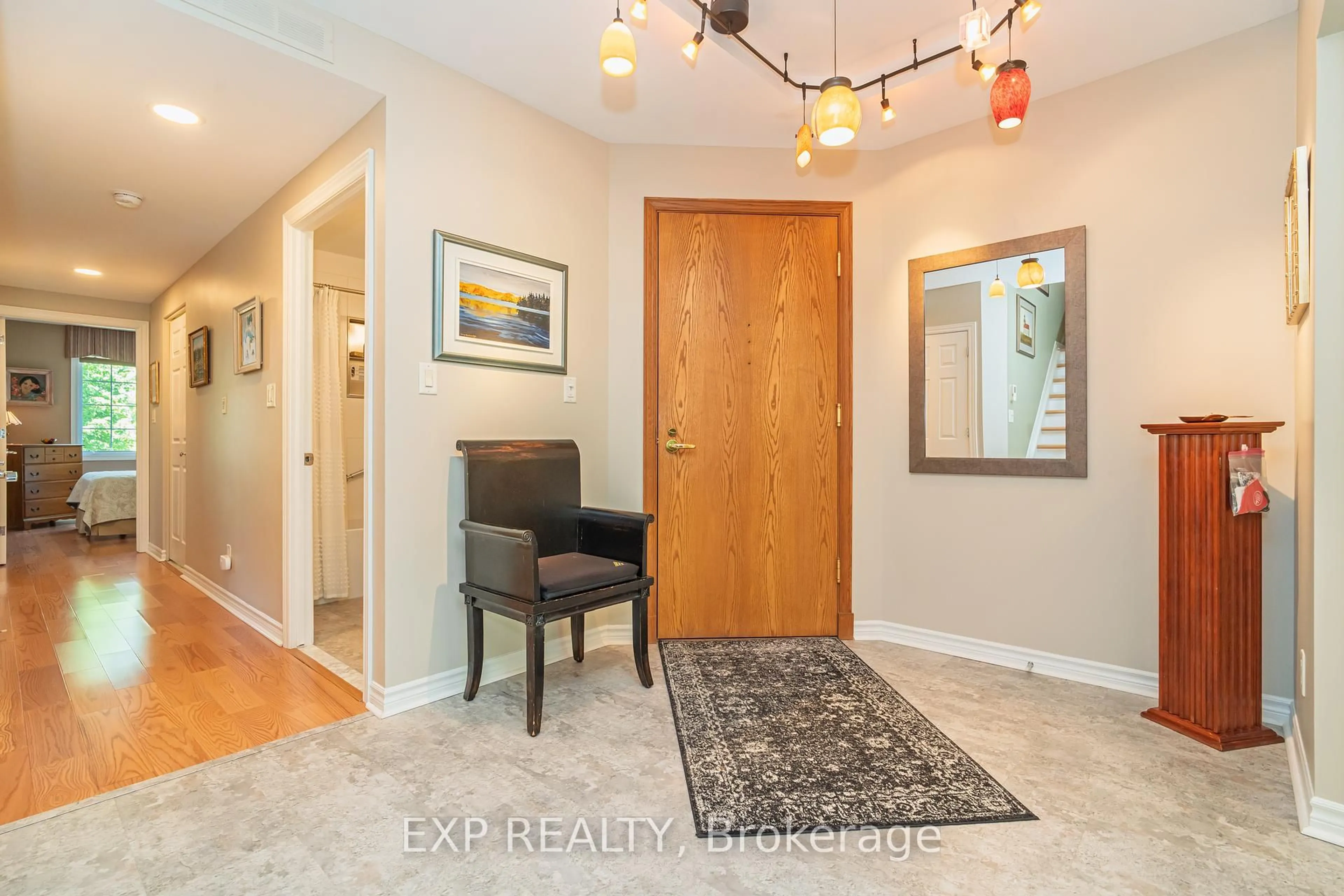 Indoor entryway for 111 Robson Crt #2B, Ottawa Ontario K2K 2W1