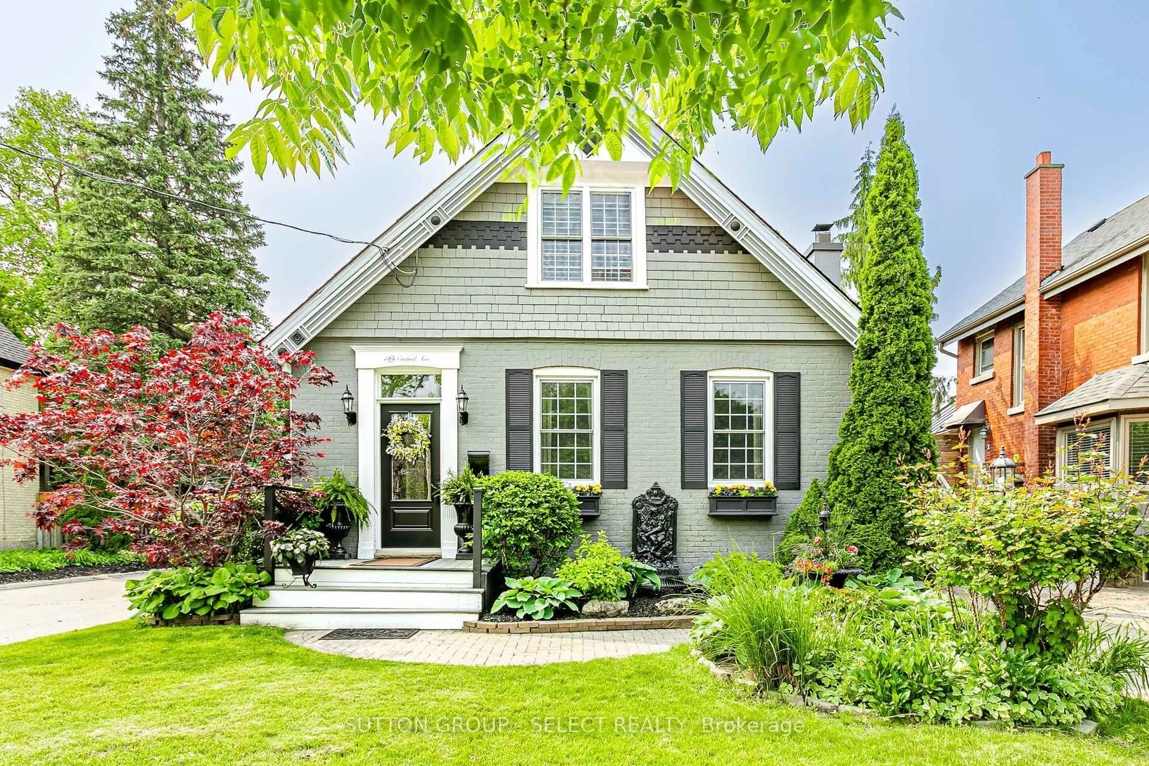Home with vinyl exterior material, street for 569 Central Ave, London East Ontario N6B 2G5