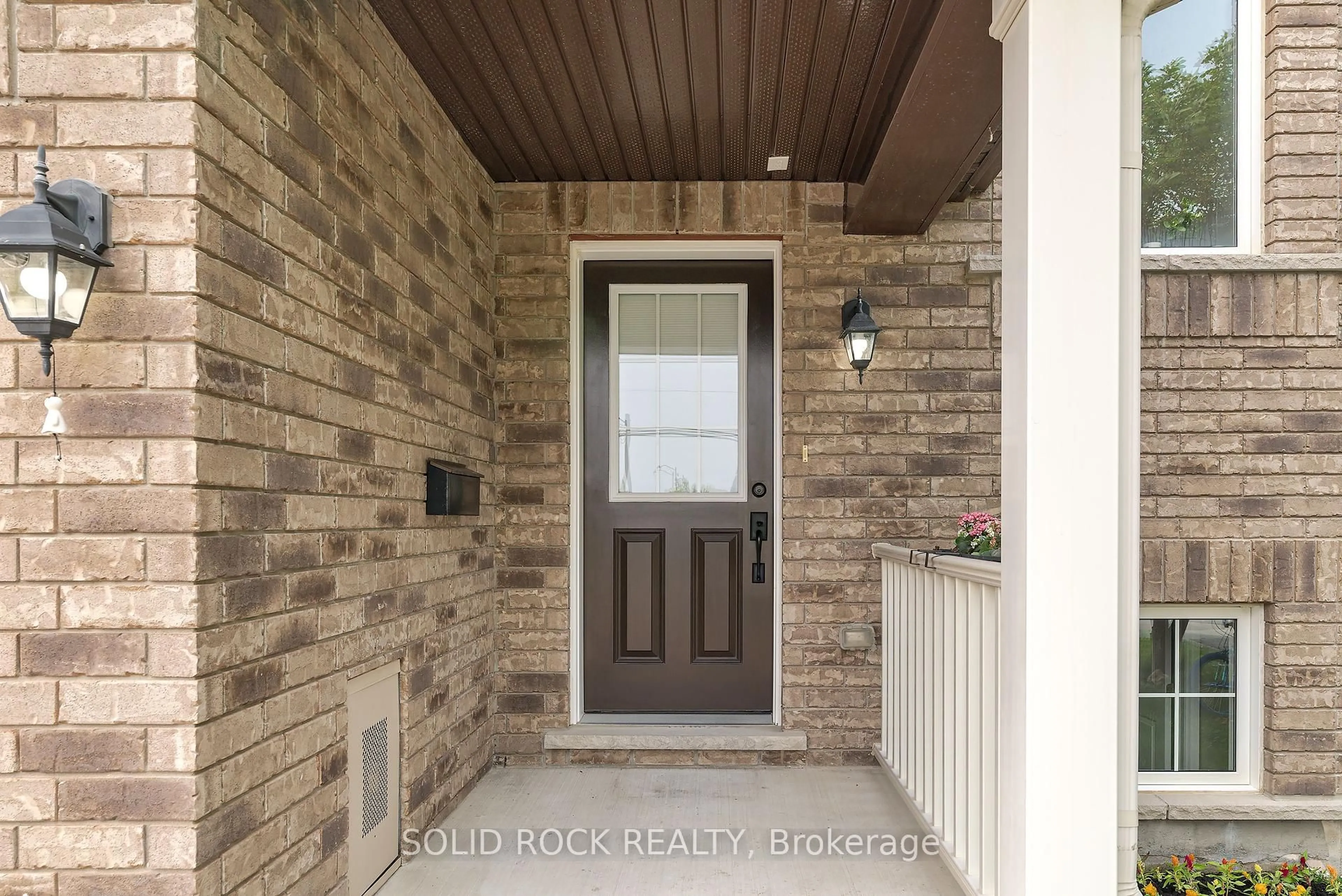 Indoor entryway for 1855 Maple Grove Rd, Stittsville Ontario K2S 0N9