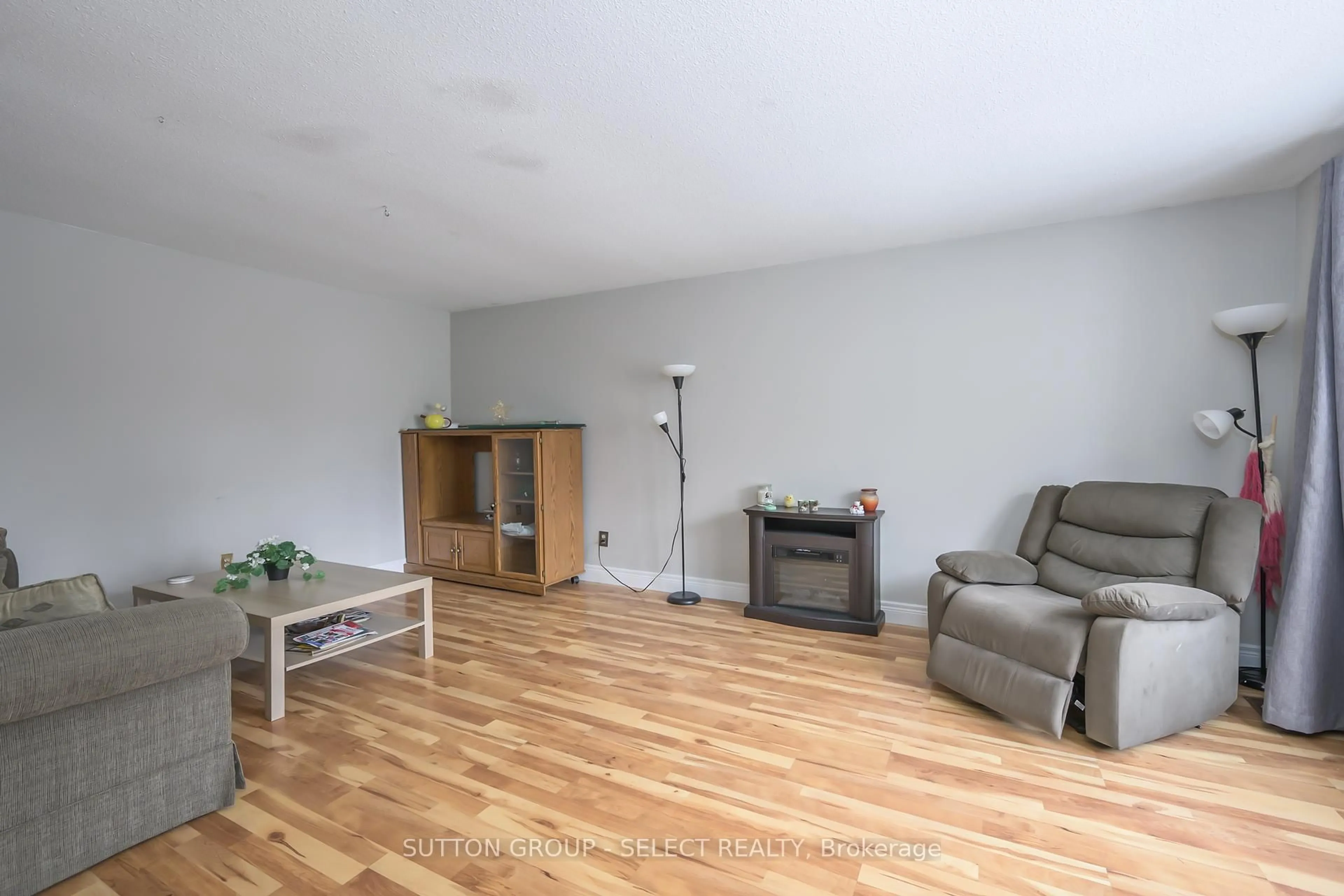 A pic of a room for 46 MONMORE Rd, London North Ontario N6G 2W6