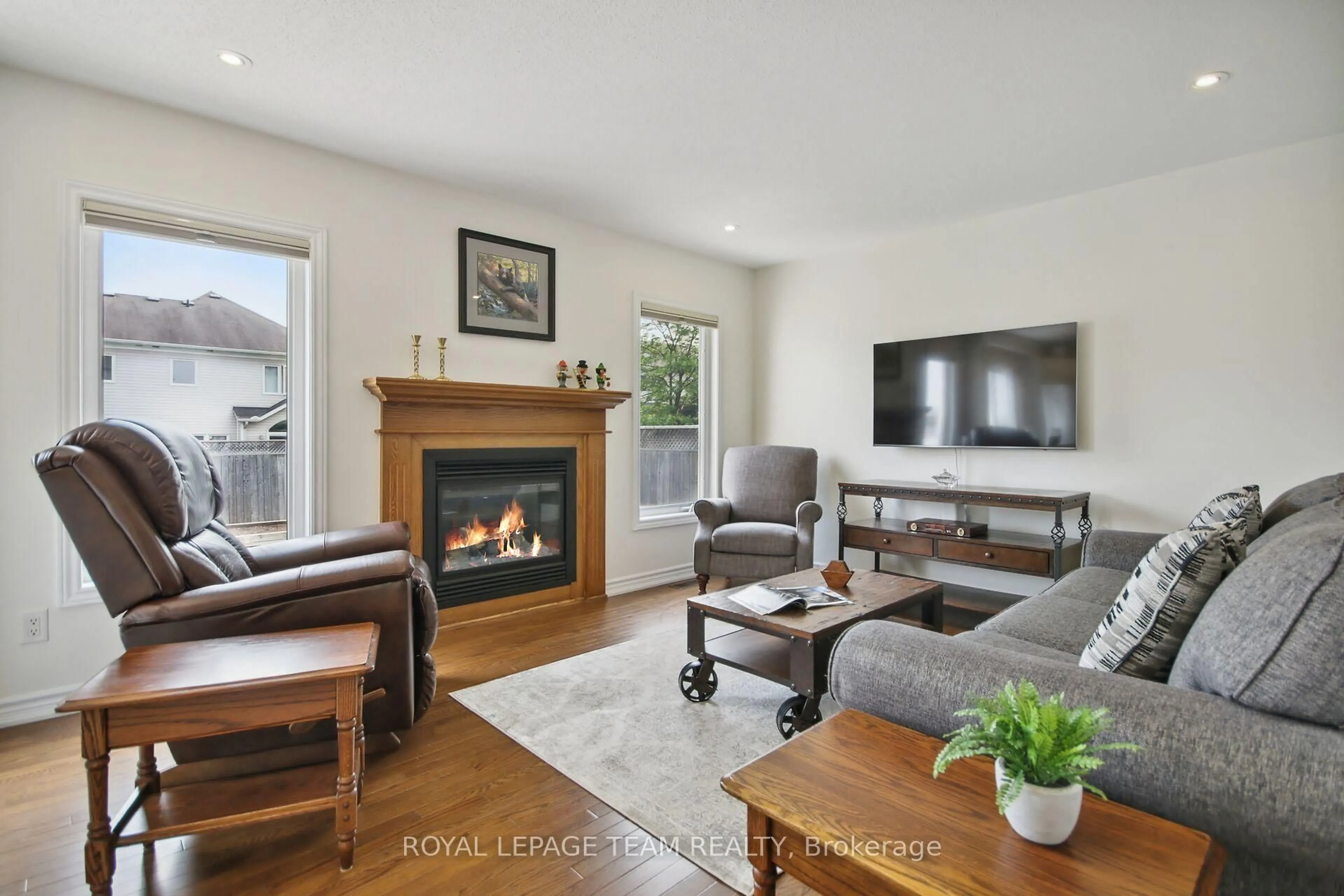 Living room with furniture, unknown for 408 Abbeydale Circ, Ottawa Ontario K2K 0E8