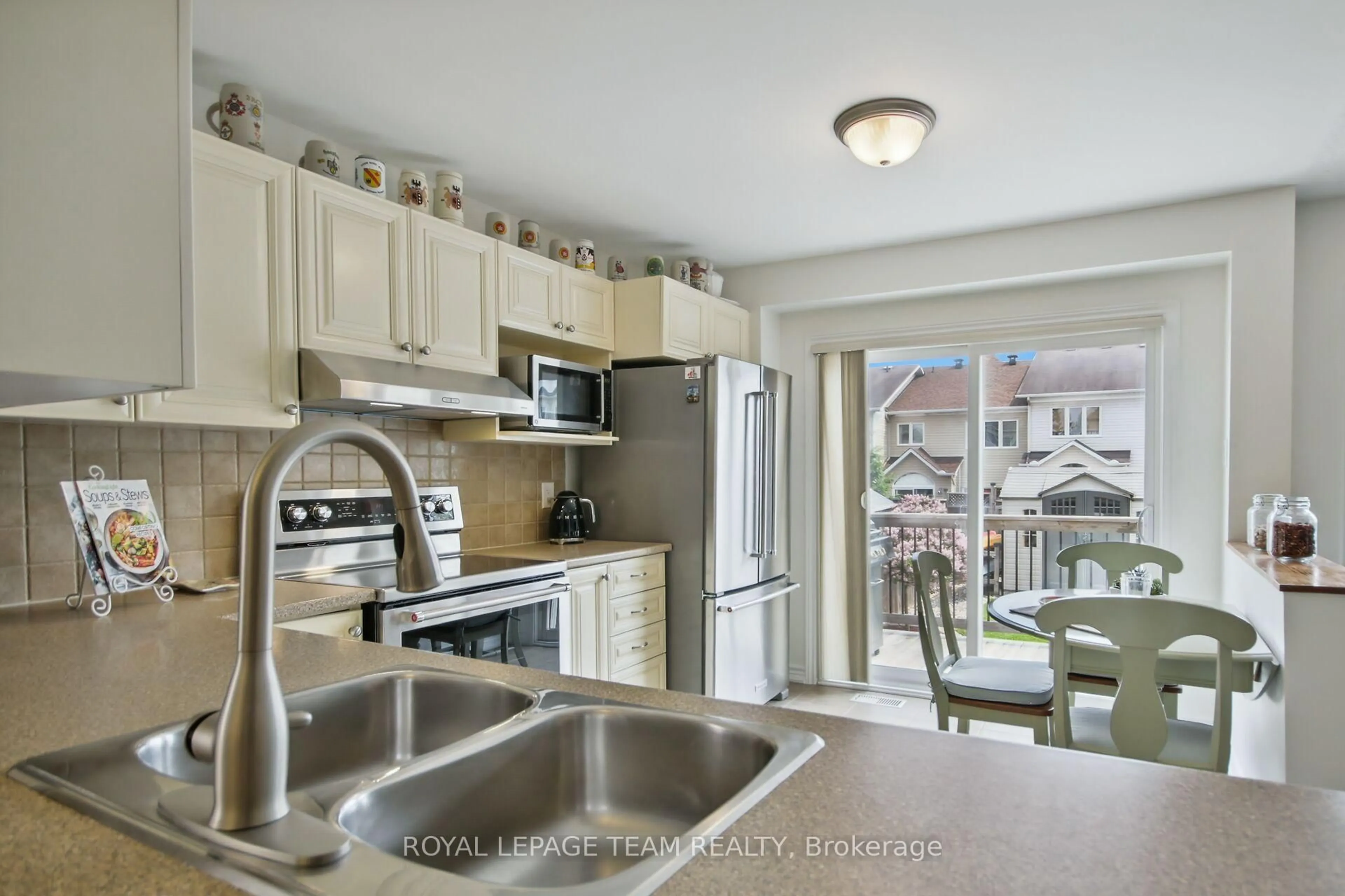 Unknown for 408 Abbeydale Circ, Ottawa Ontario K2K 0E8