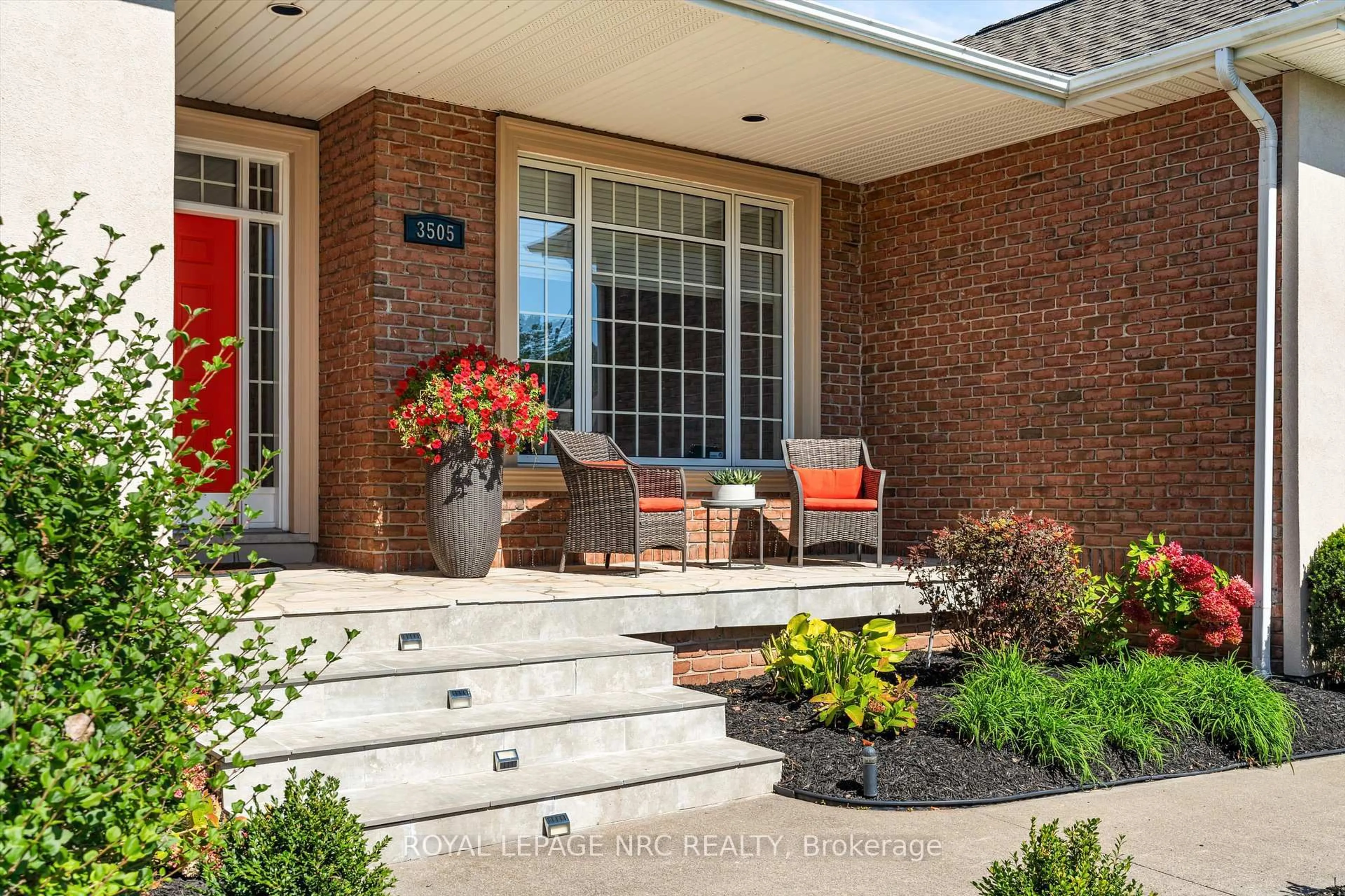 Home with brick exterior material, street for 3505 Matthews Dr, Niagara Falls Ontario L2H 2Z4