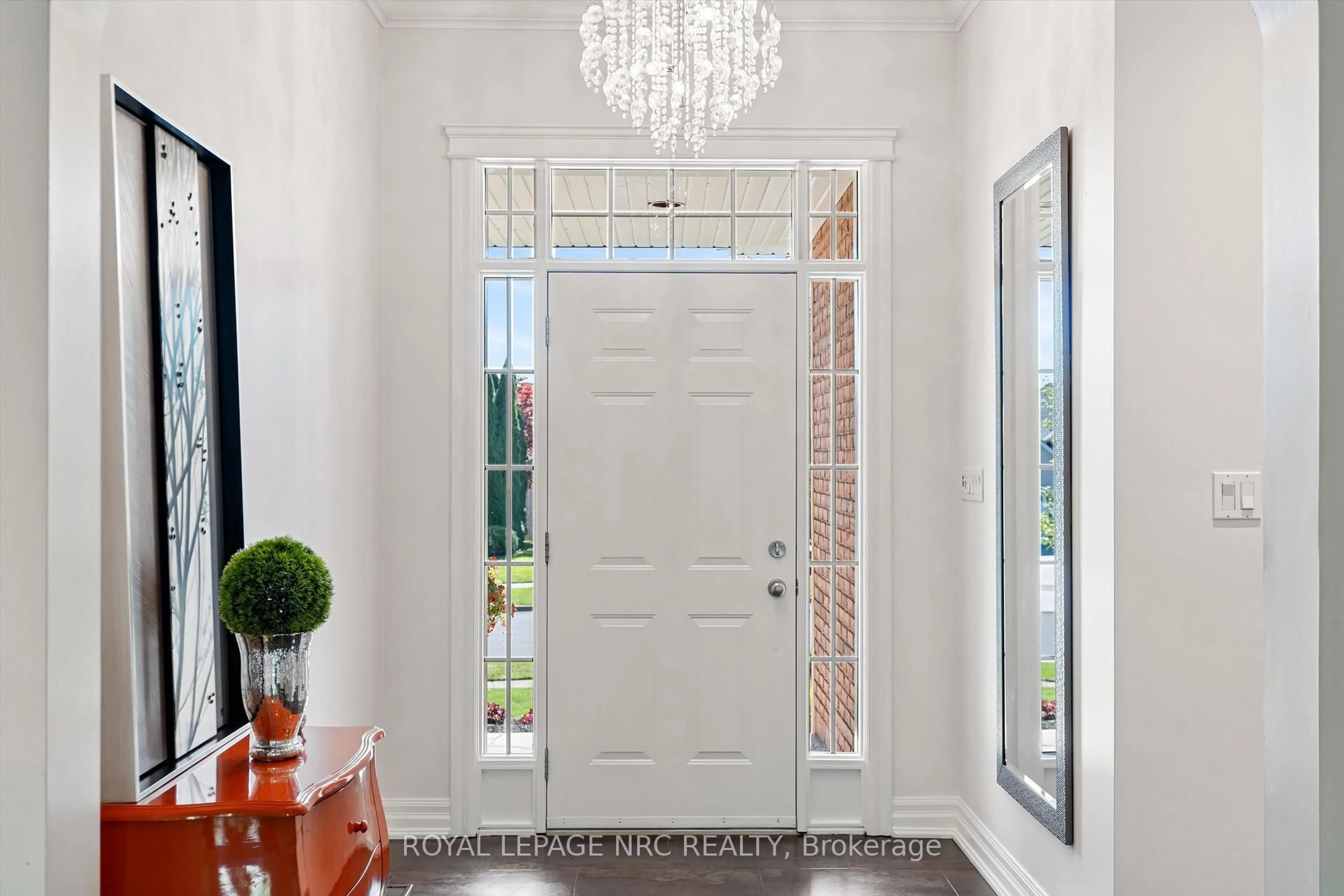Indoor entryway for 3505 Matthews Dr, Niagara Falls Ontario L2H 2Z4