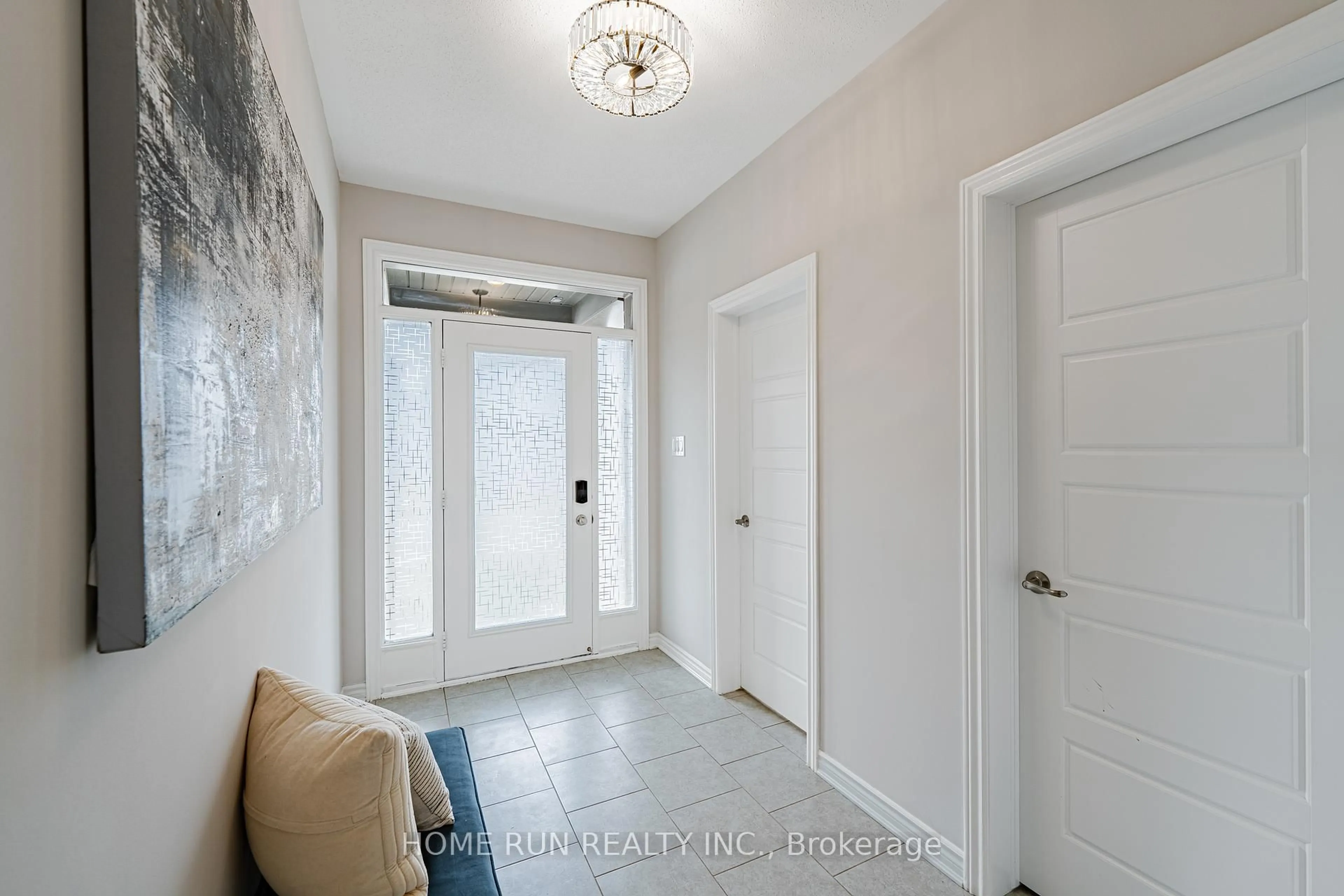 Indoor entryway for 514 Nordmann Fir Crt, Ottawa Ontario K2V 0N5