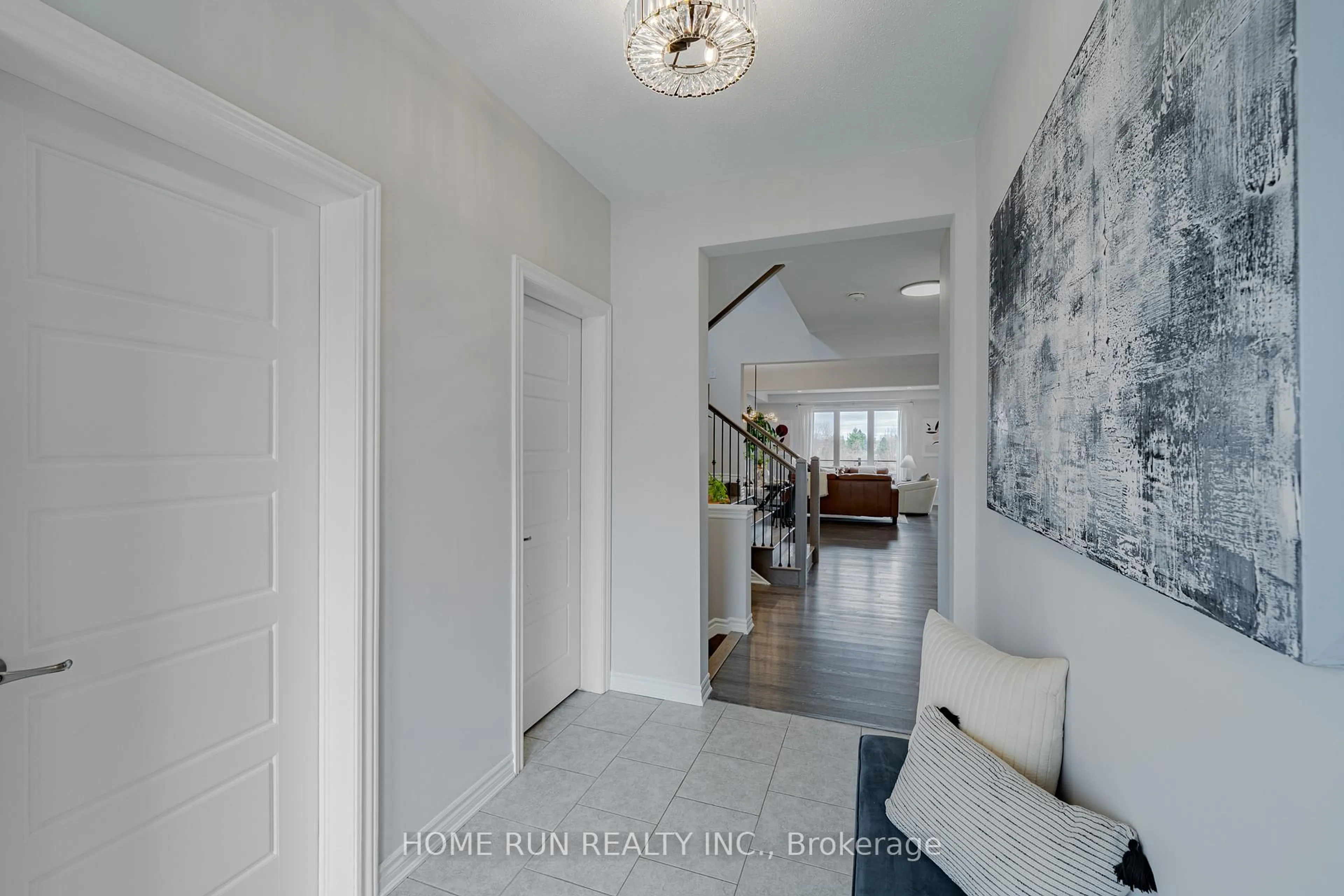 Indoor entryway for 514 Nordmann Fir Crt, Ottawa Ontario K2V 0N5