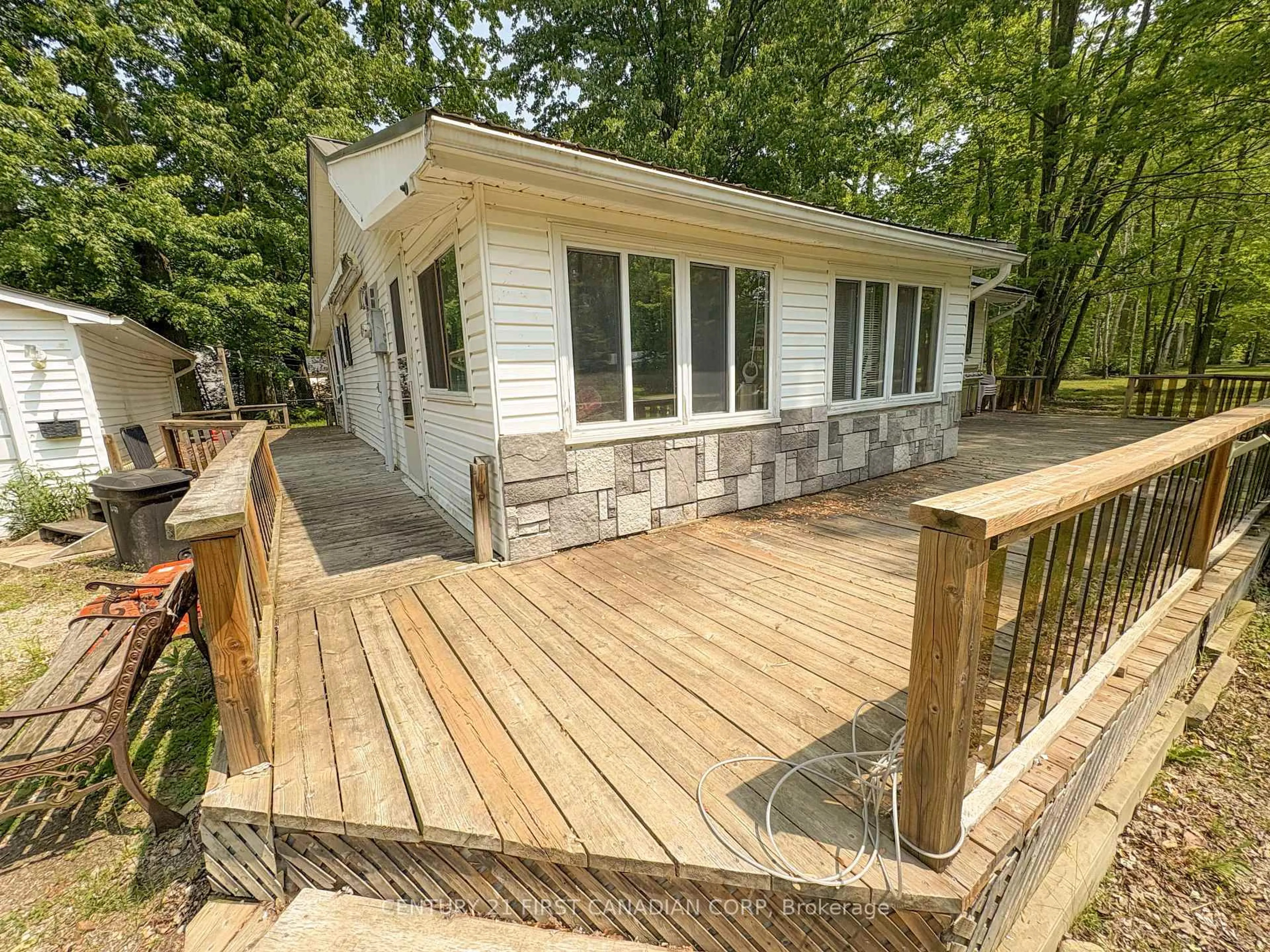 Home with vinyl exterior material, unknown for 6096 BIRCH Lane, Lambton Shores Ontario N0N 1J2