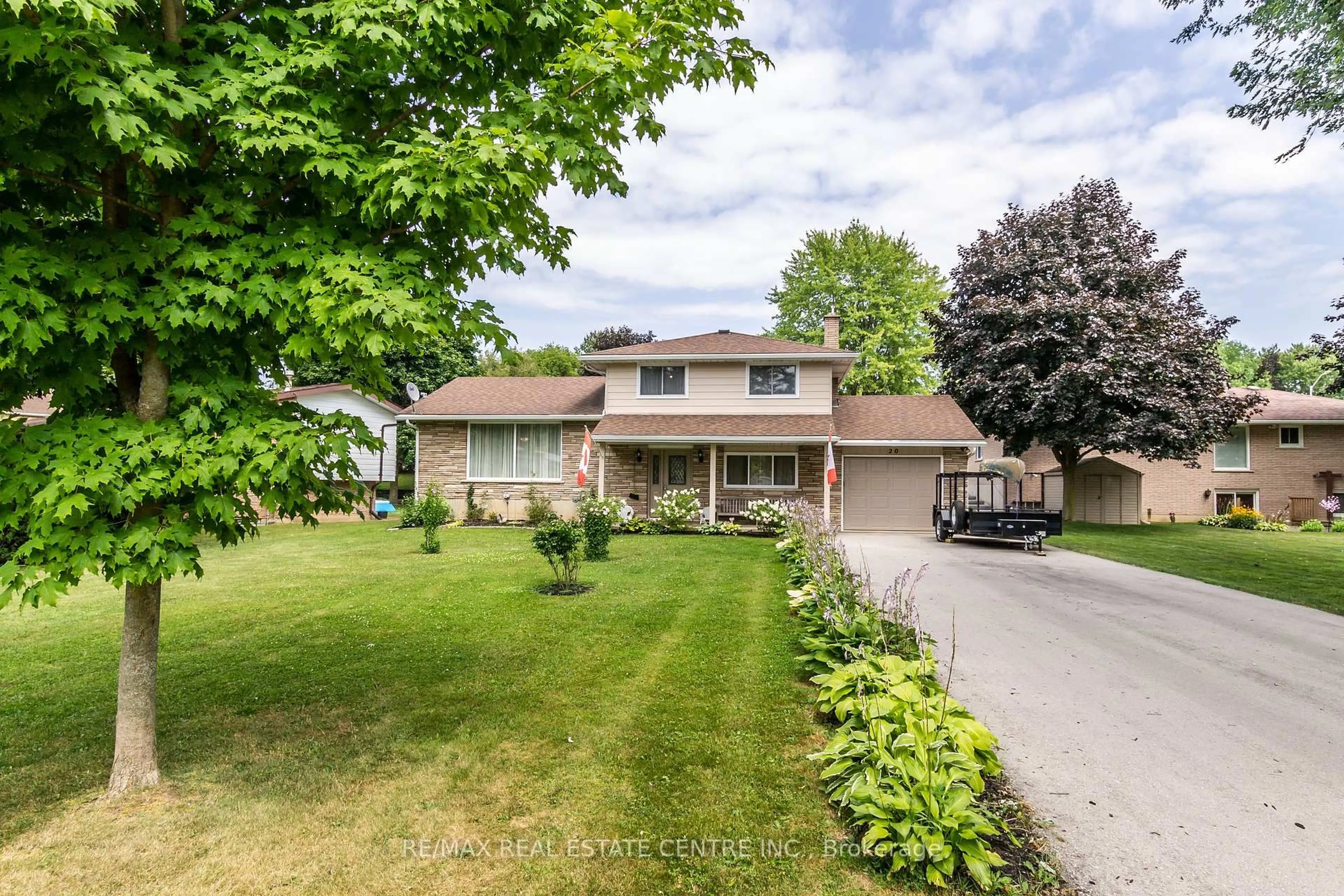 A pic from outside/outdoor area/front of a property/back of a property/a pic from drone, street for 20 Ridout St, Brockton Ontario N0G 2V0