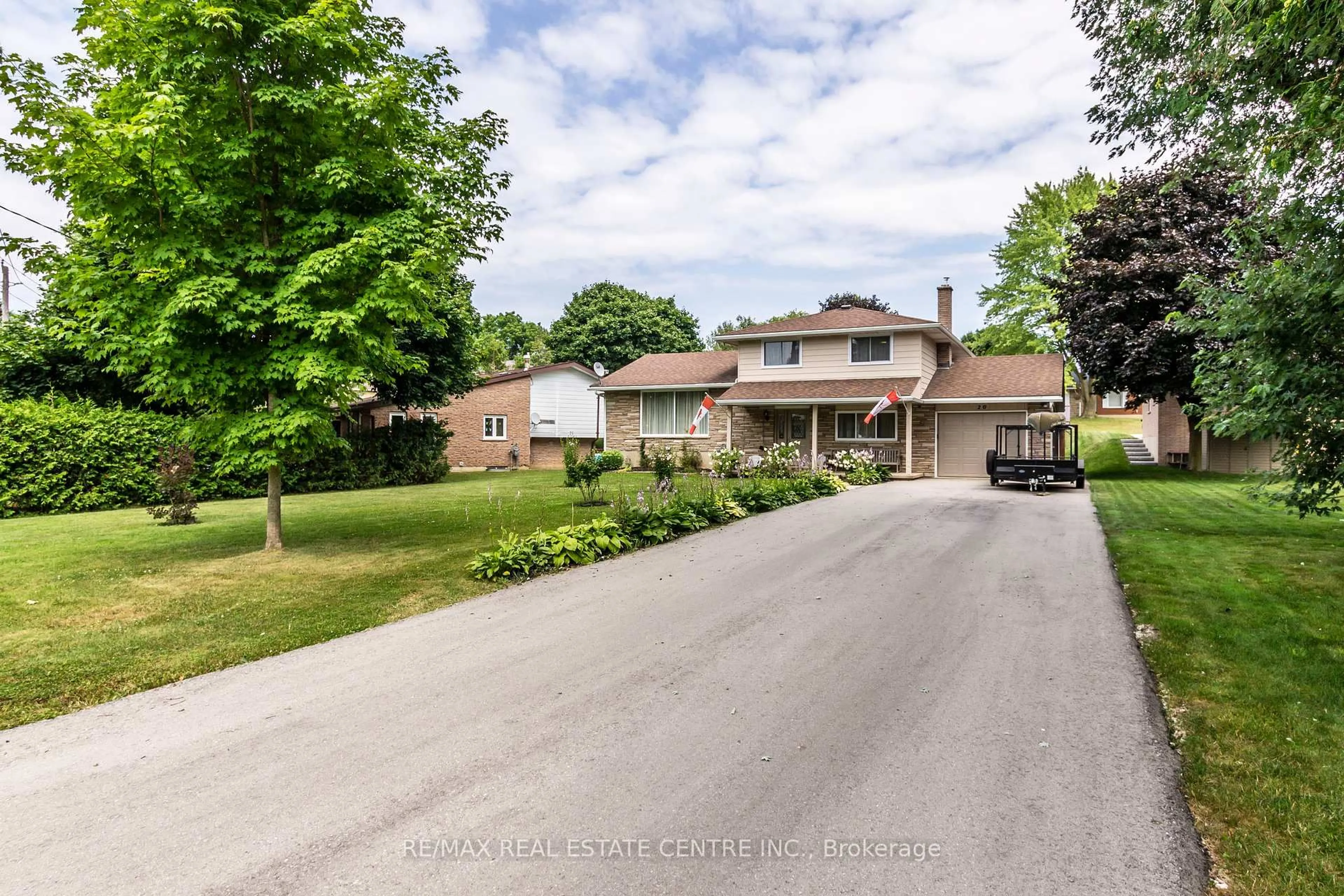 A pic from outside/outdoor area/front of a property/back of a property/a pic from drone, street for 20 Ridout St, Brockton Ontario N0G 2V0