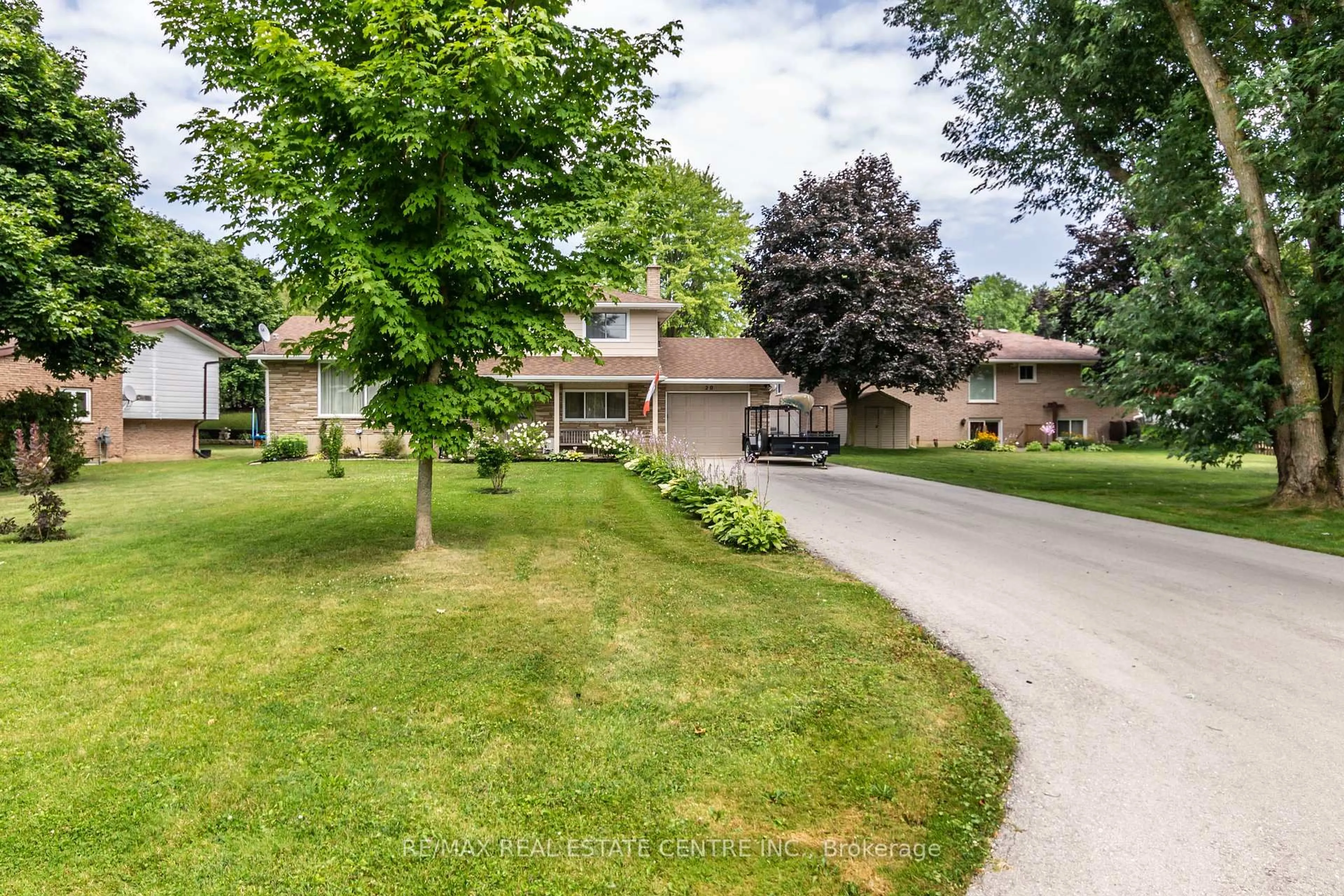 A pic from outside/outdoor area/front of a property/back of a property/a pic from drone, street for 20 Ridout St, Brockton Ontario N0G 2V0